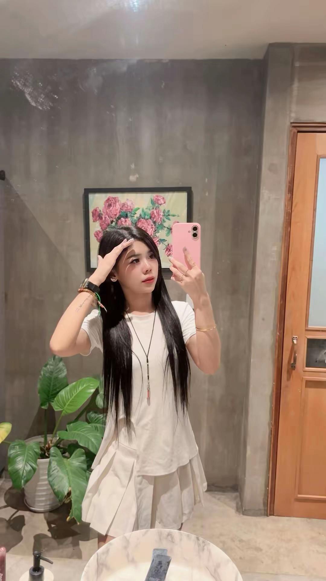@nora1999_