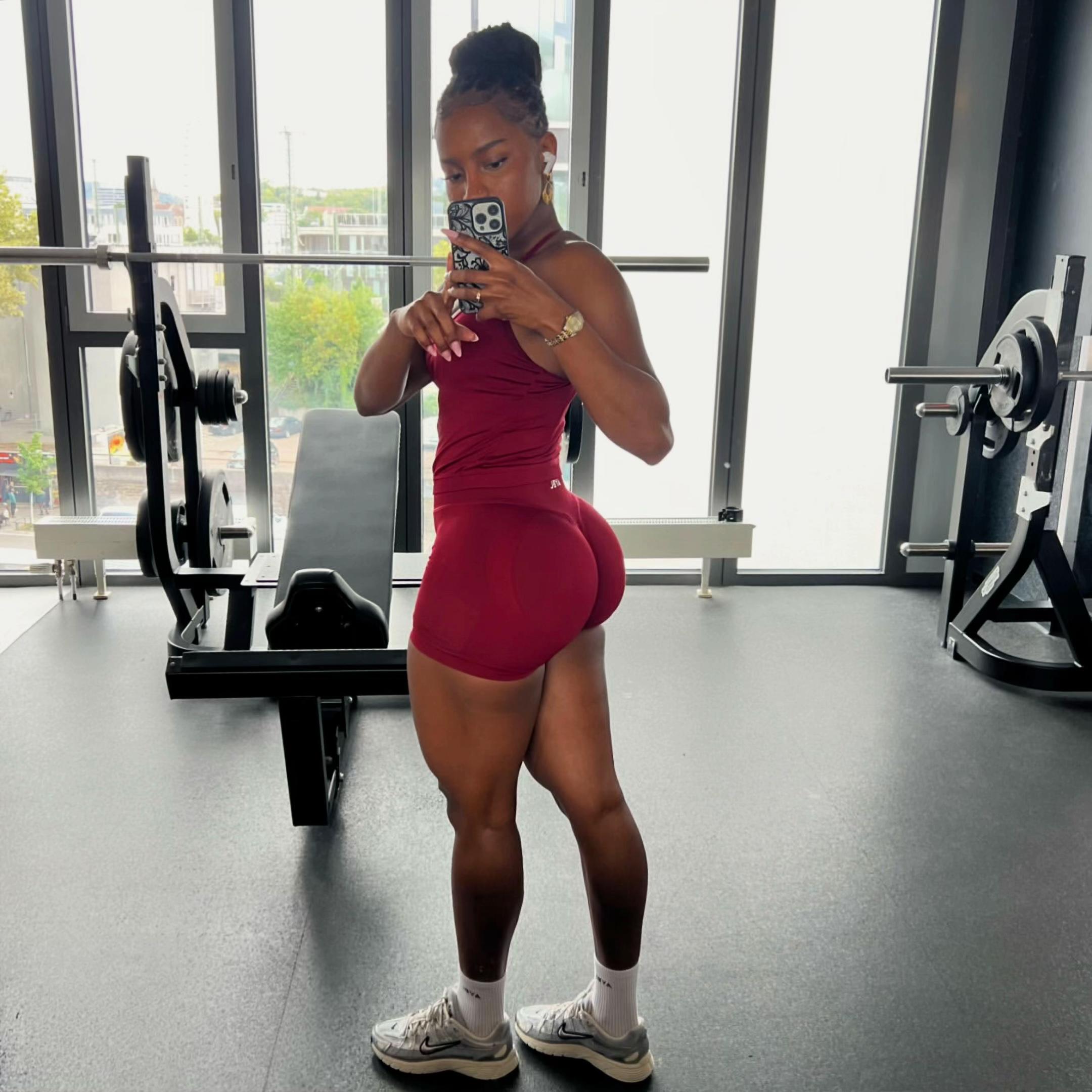 @idania.monica1