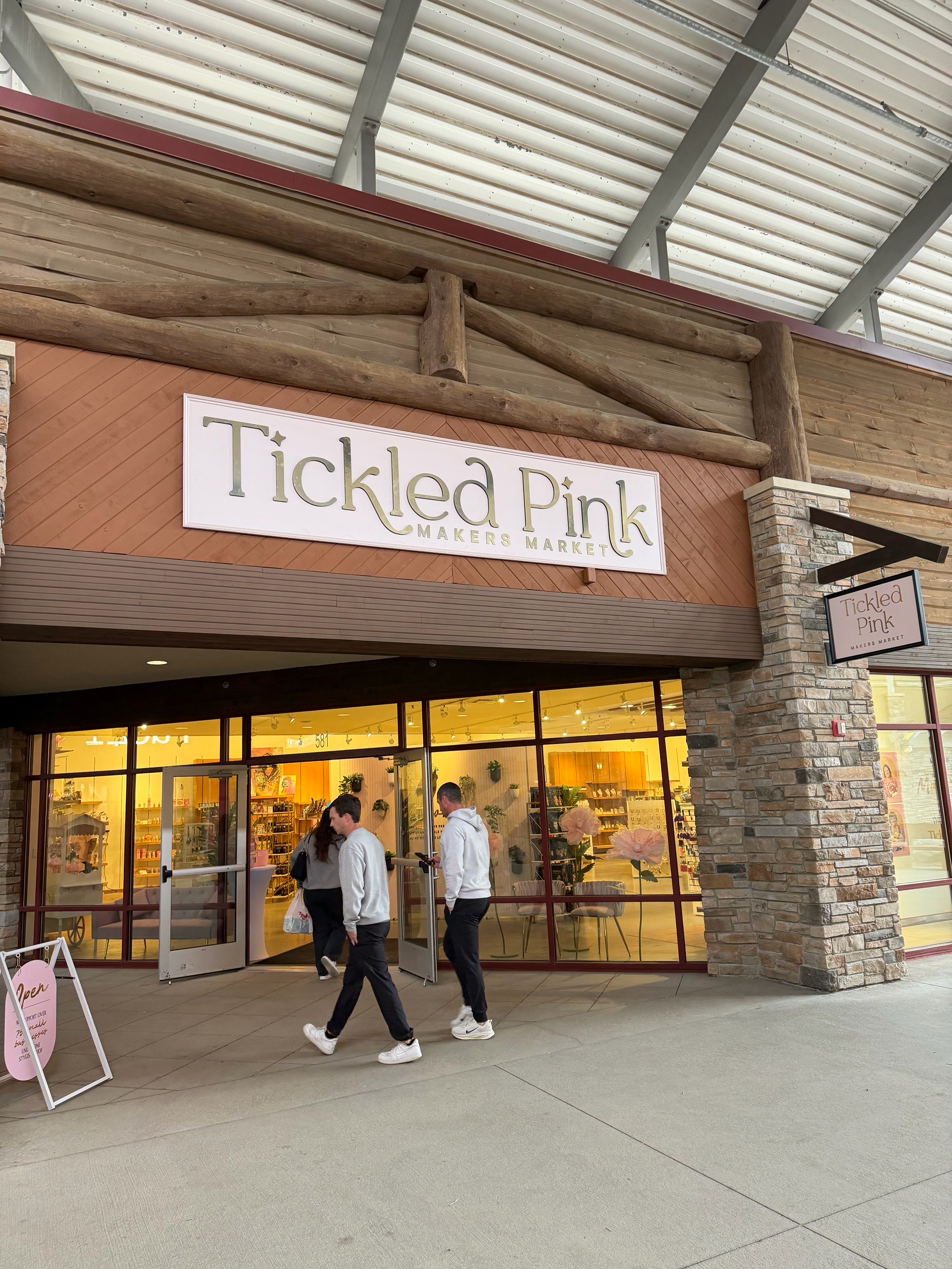 @outletsatthedells