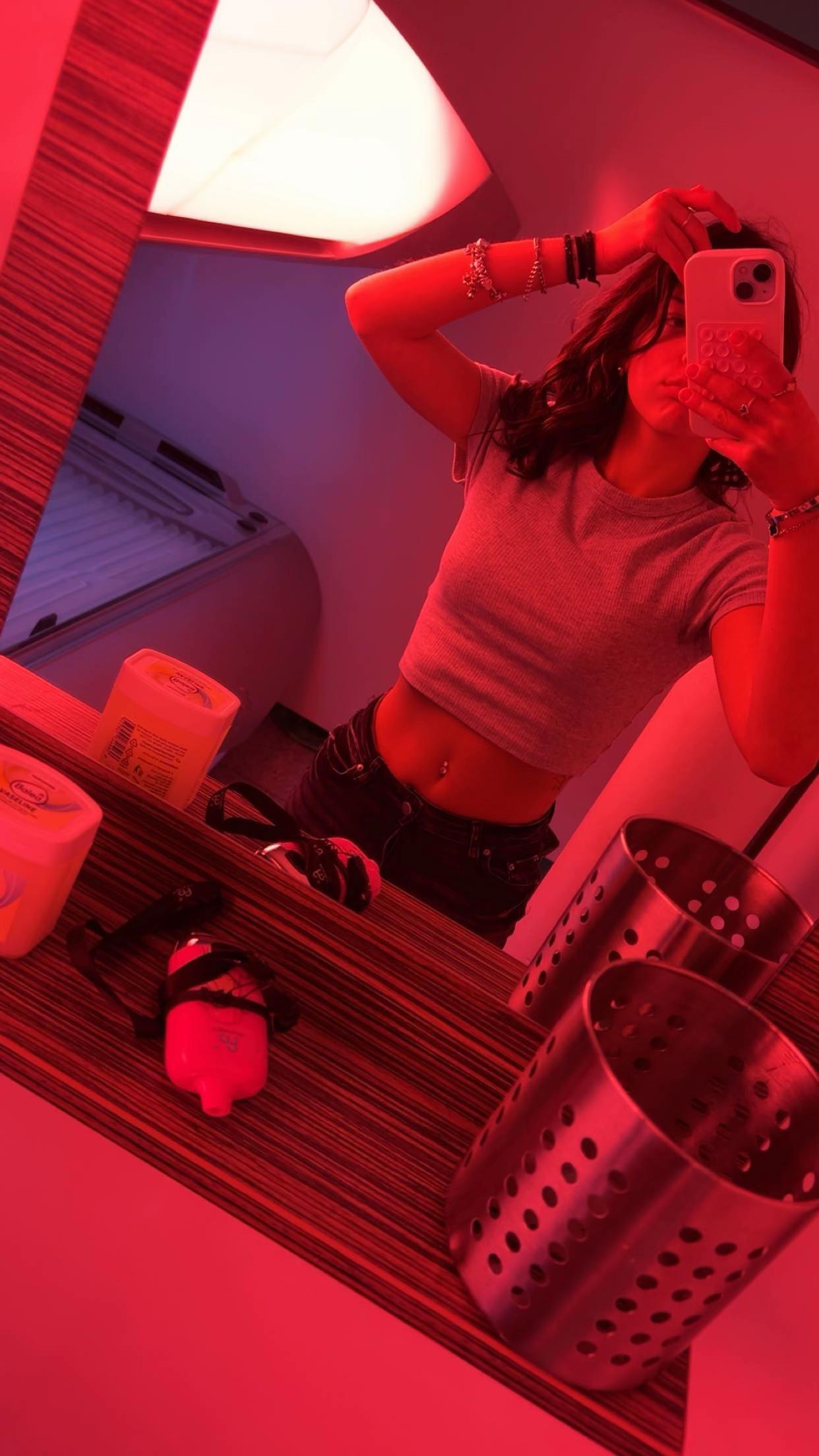 @℣