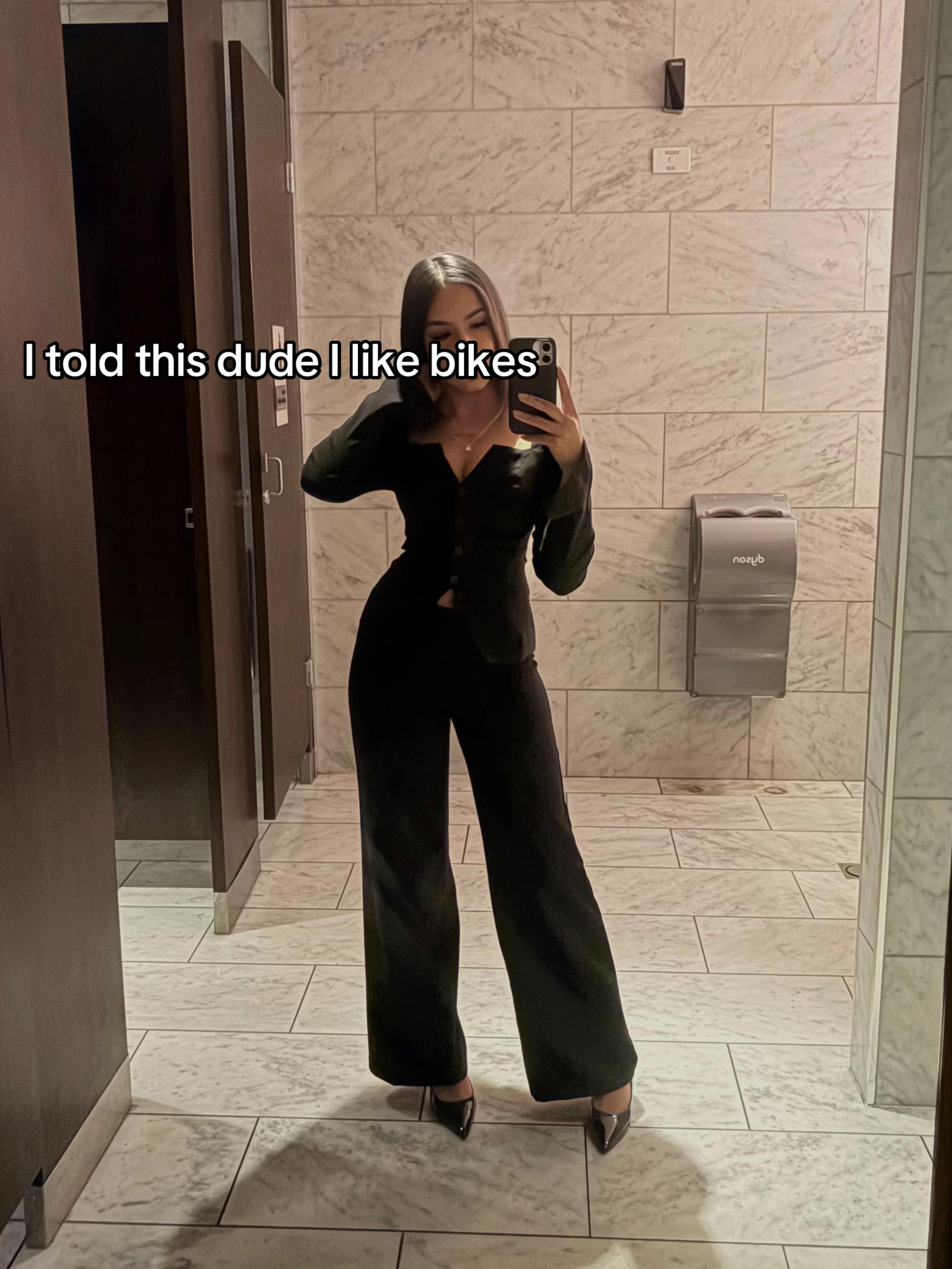 @justjeeya_