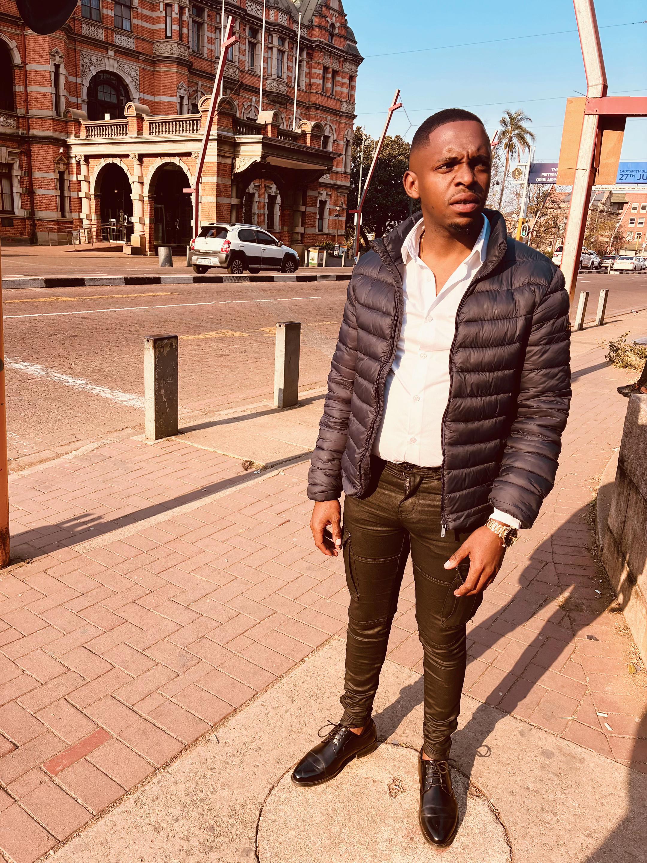 @Thabiso Kunene🇿🇦