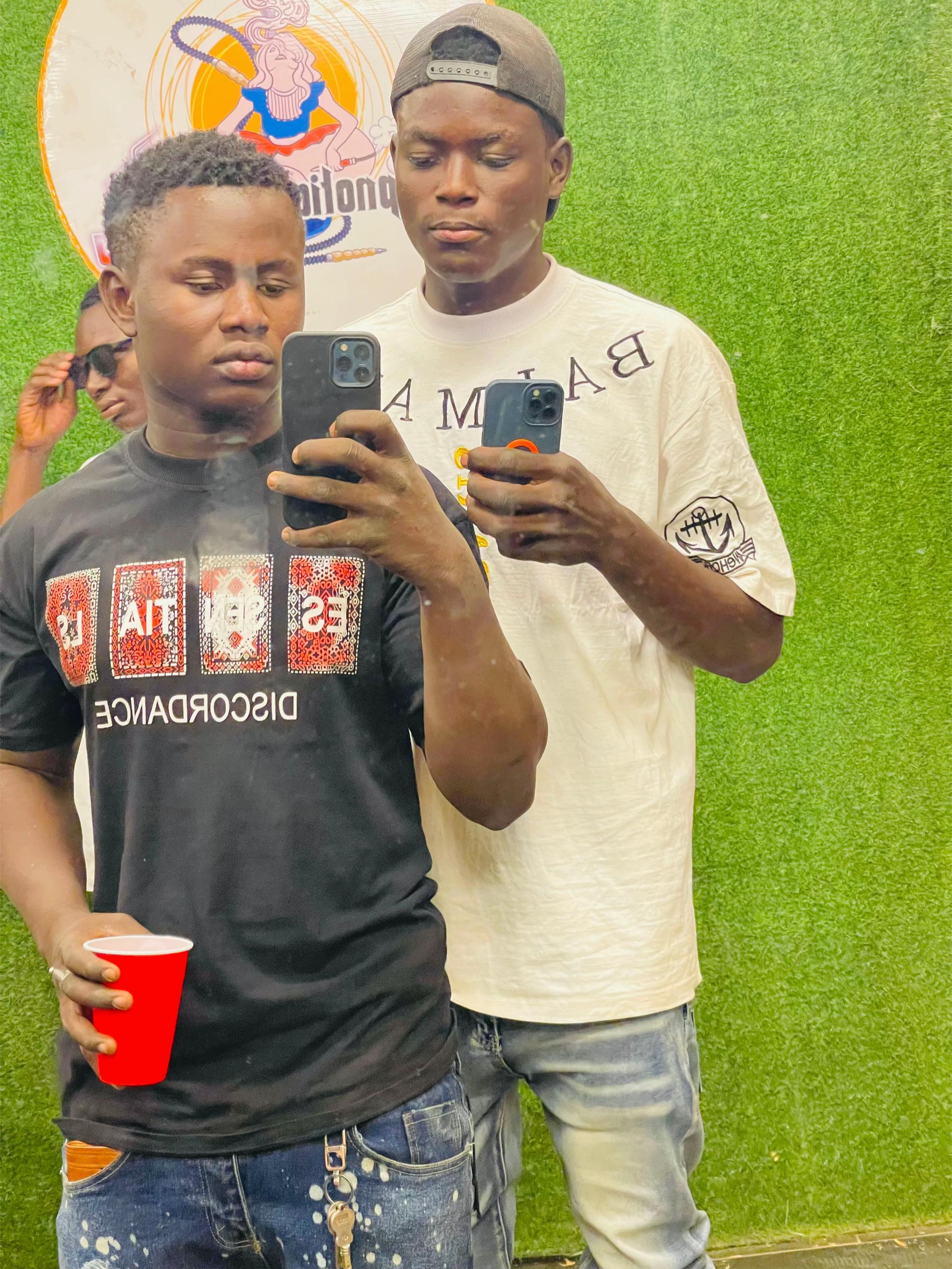 @Mhd Tmtr ❤️🥰🍾🍾🍸💵💸
