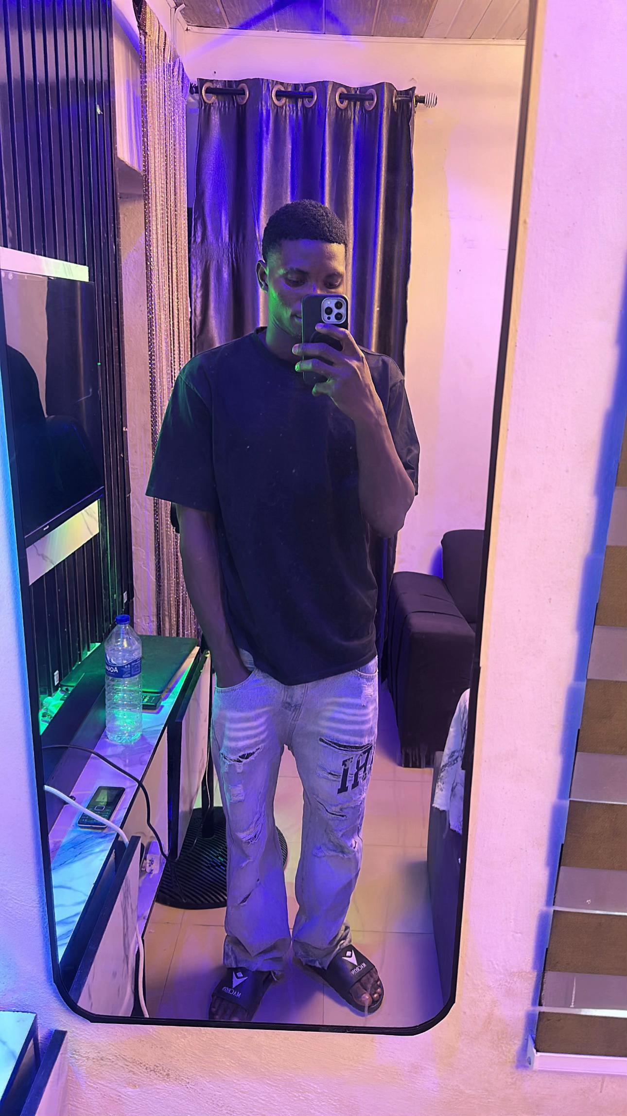 @Shola ✨💸