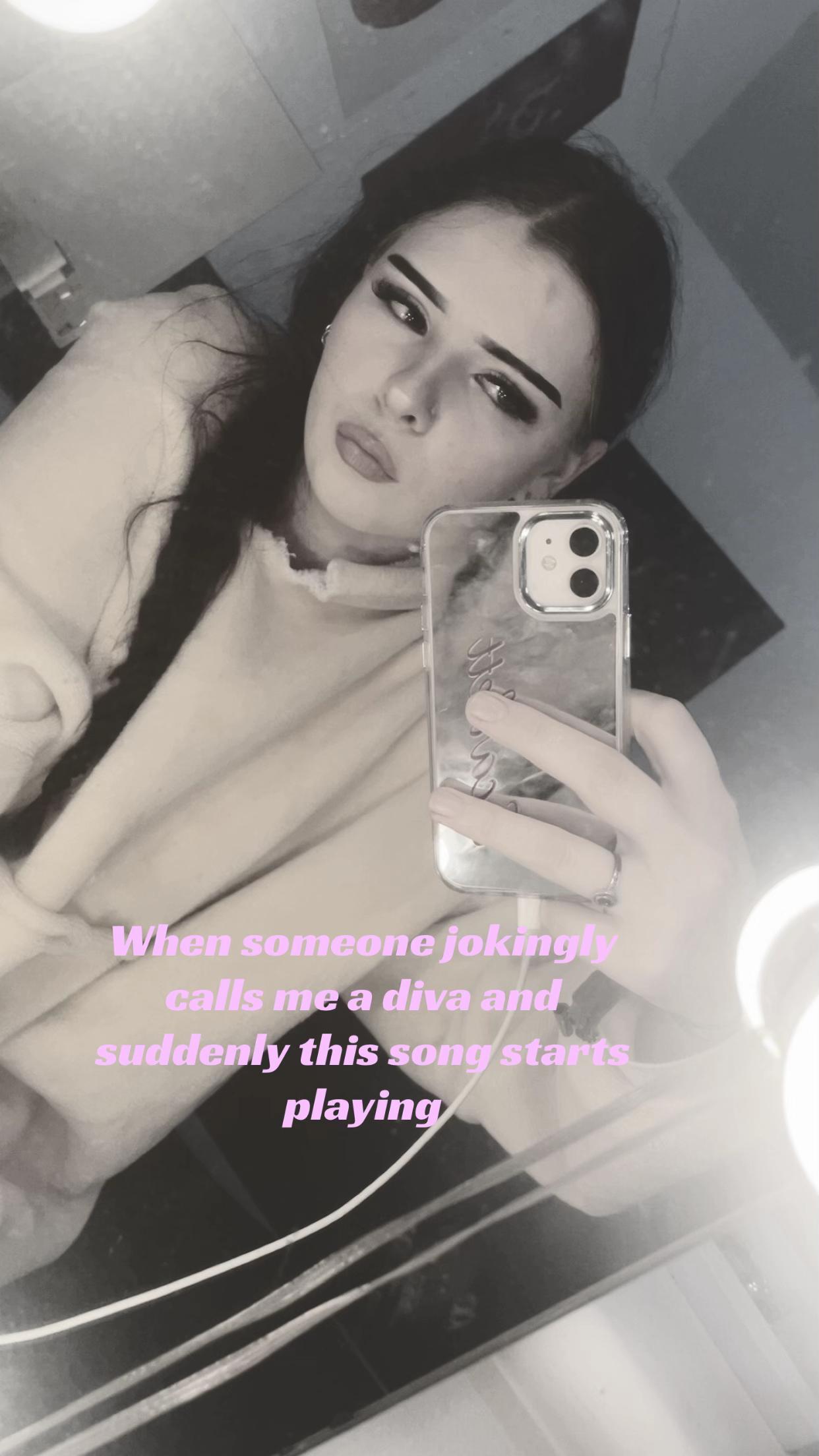 @𝒮 𝒸 𝒶 𝓇 𝓁 ℯ 𝓉 𝓉🇬🇧🐊🎸