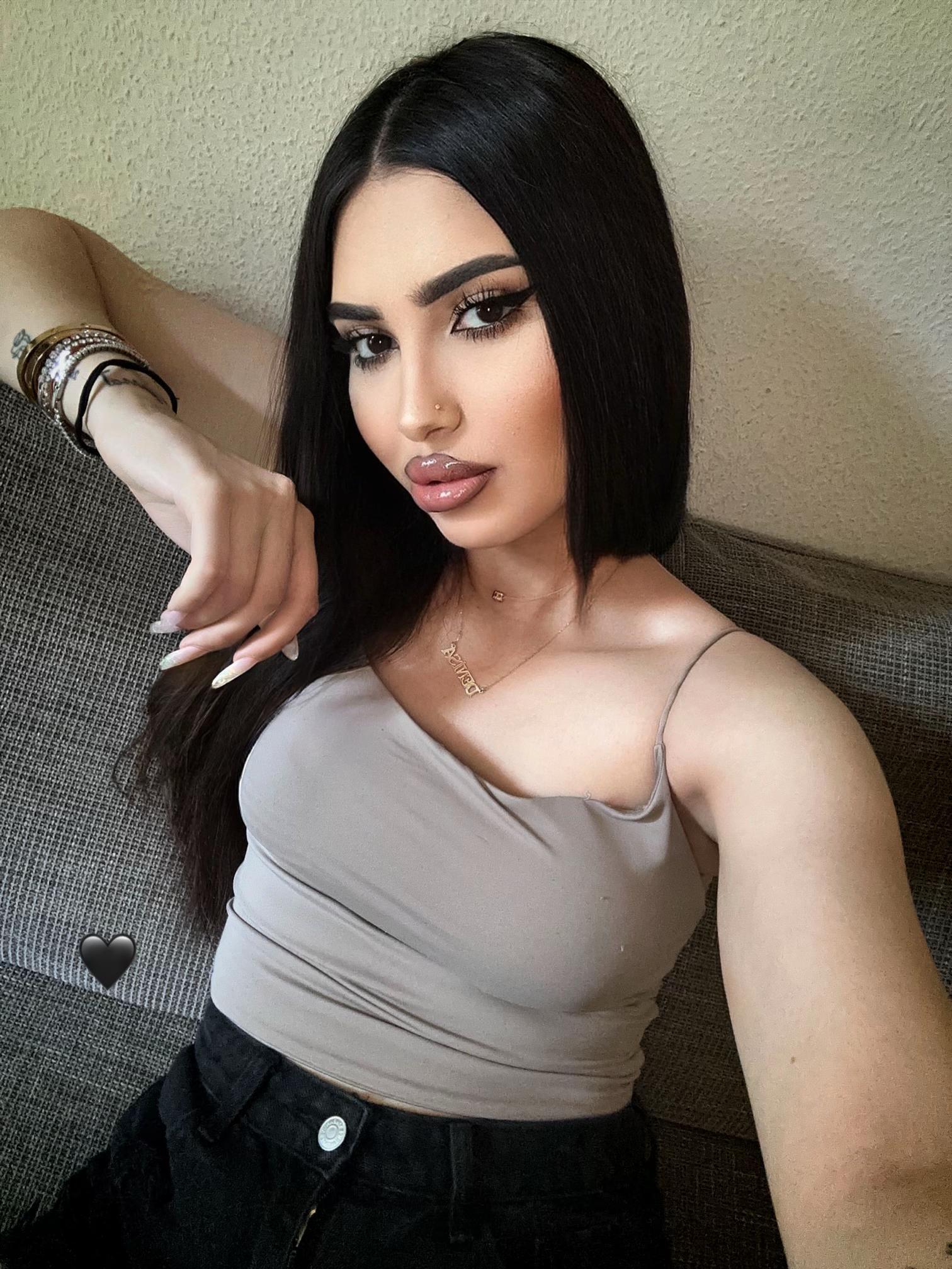 @Denisa den