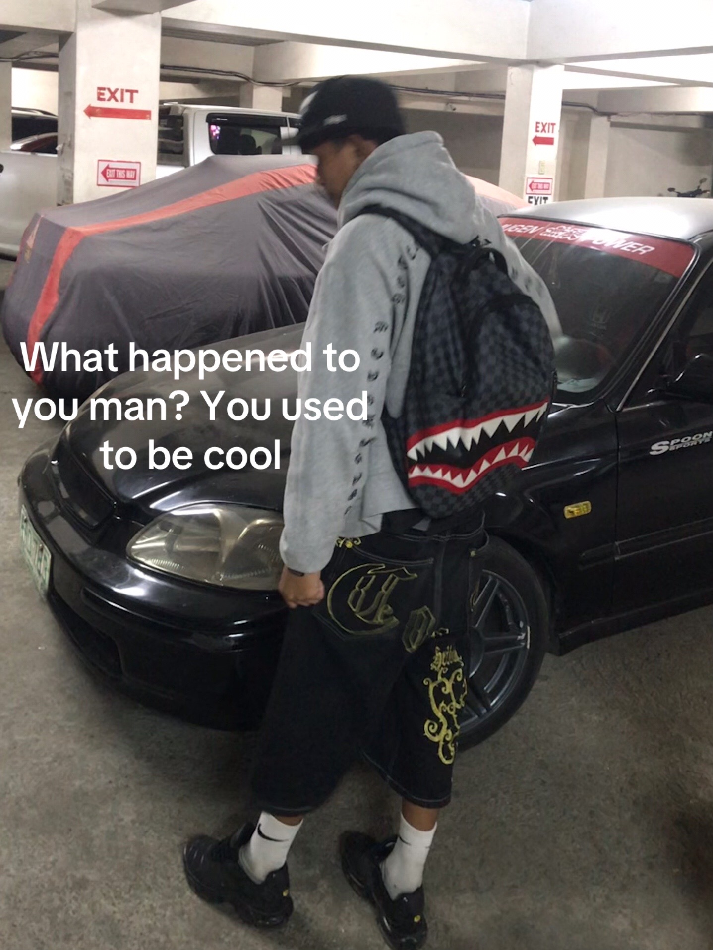 @𖣂