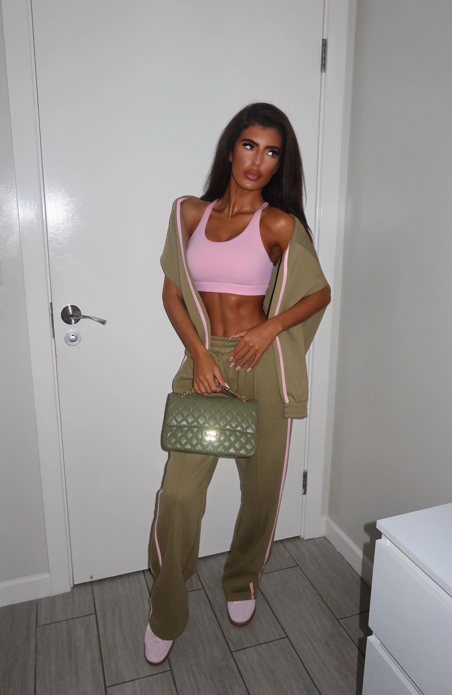 @Ebony_Mcdonagh