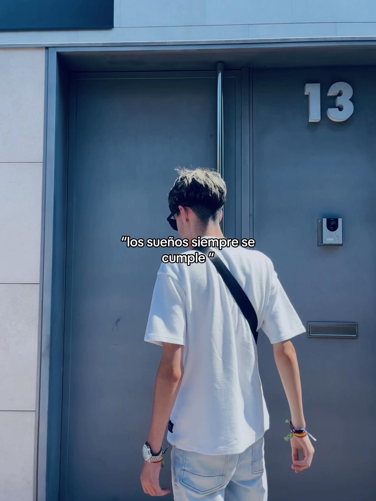 @𝐀𝐥𝐞𝐣𝐚𝐧𝐝𝐫𝐨 