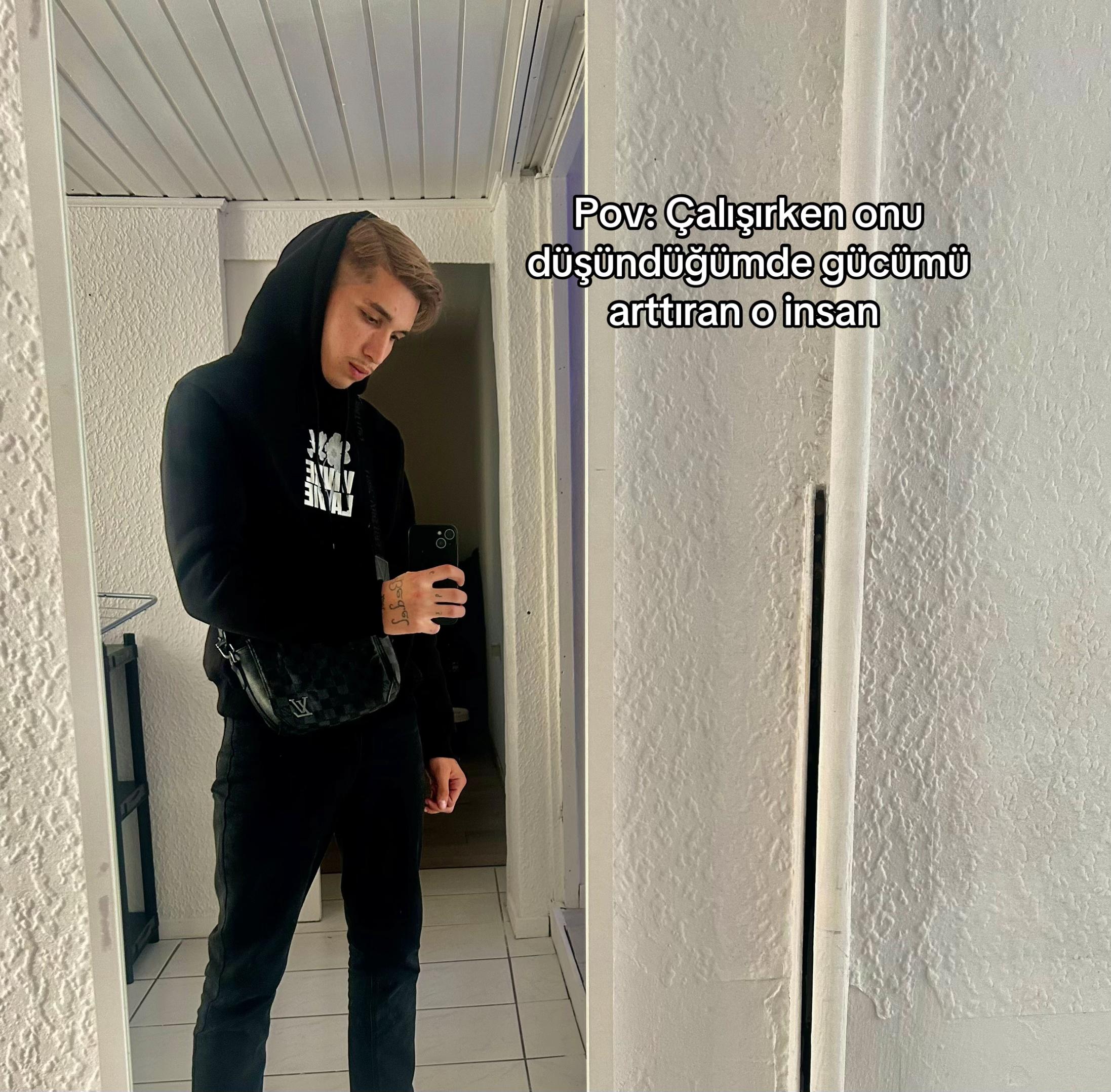 @𝐄𝐥𝐯𝐞𝐫_𝐟𝐢𝐥𝐢𝐩𝐨𝐯