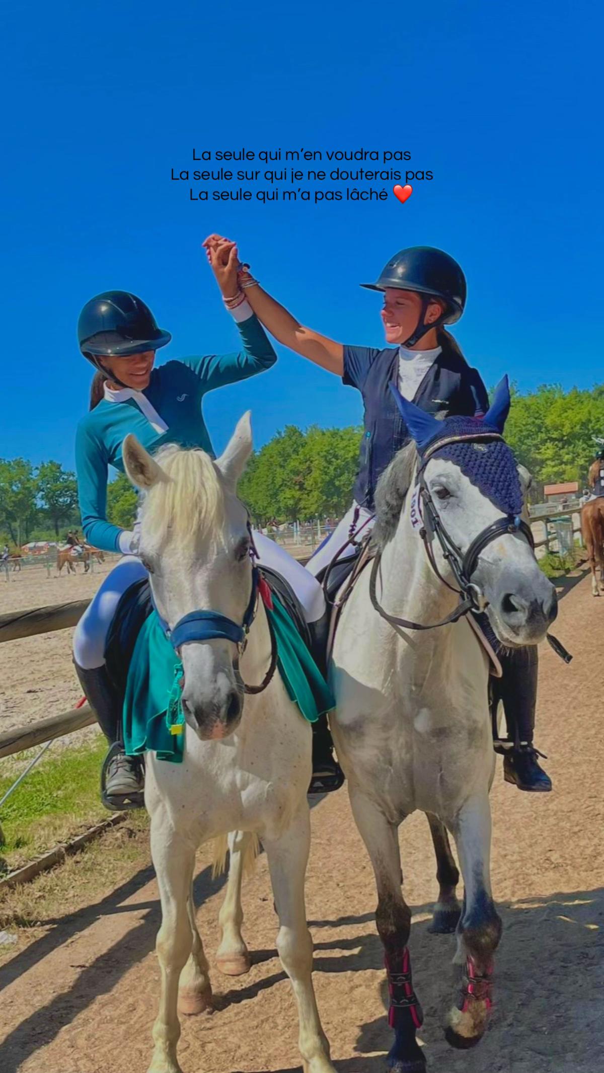 @Le&ensp;poney&ensp;qui&ensp;salut&ensp;les&ensp;jurys✨