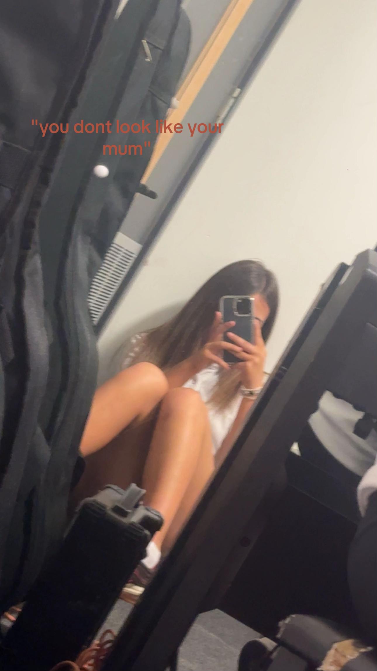 @😗