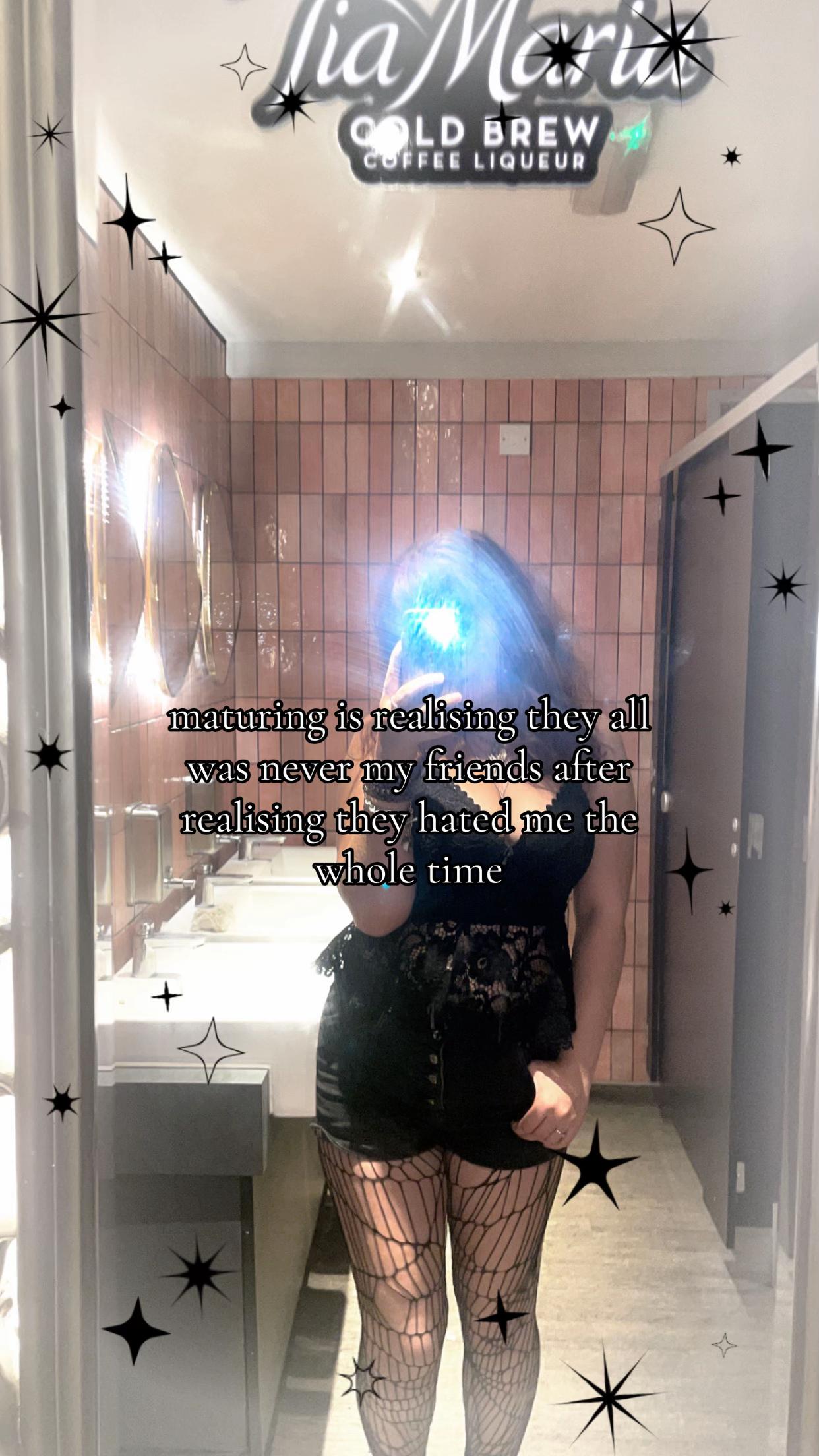 @𝔏𝔞𝔲𝔯𝔢𝔫𝔐𝔦𝔠𝔥𝔢𝔩𝔩𝔢🦇