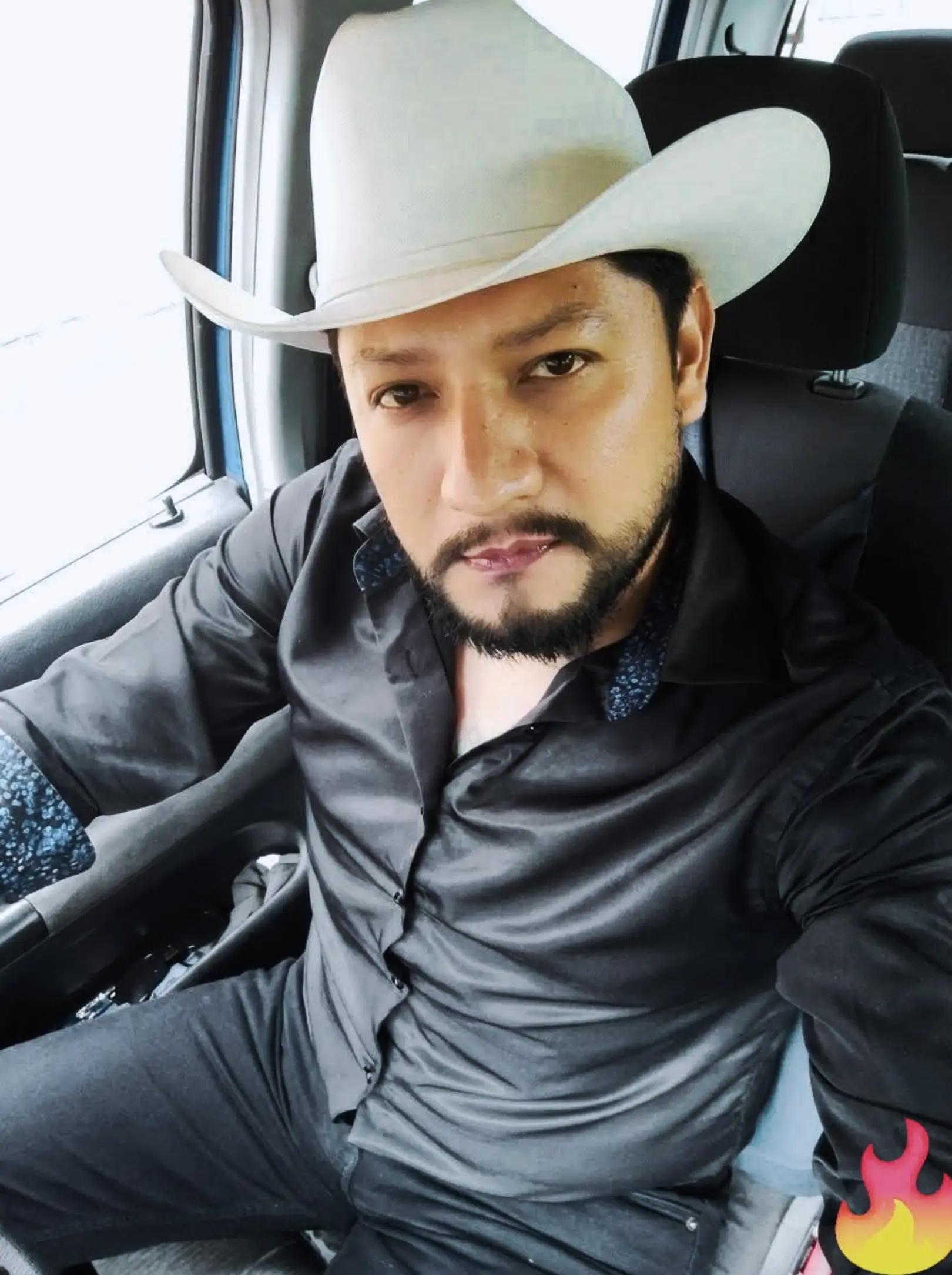 @Adán Martínez