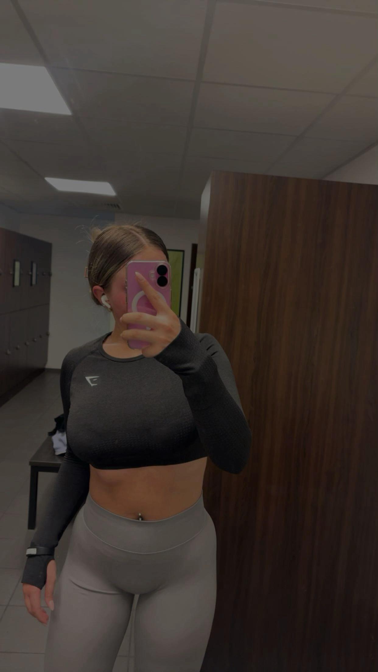 @nela-marie