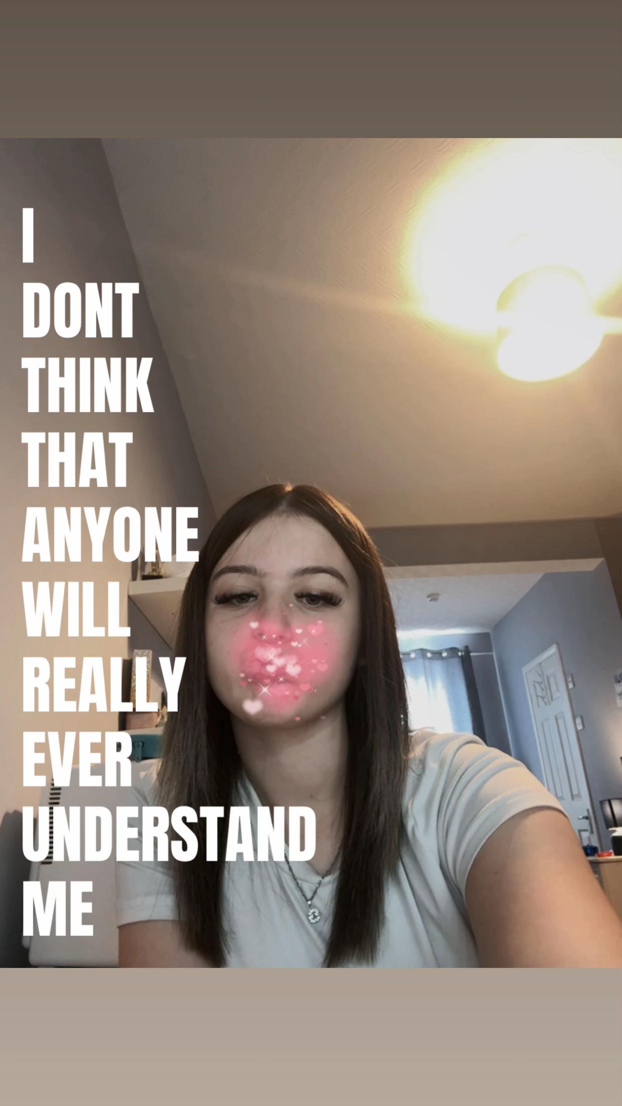 @𝓈𝑜𝓅𝒽𝒾𝑒🍒
