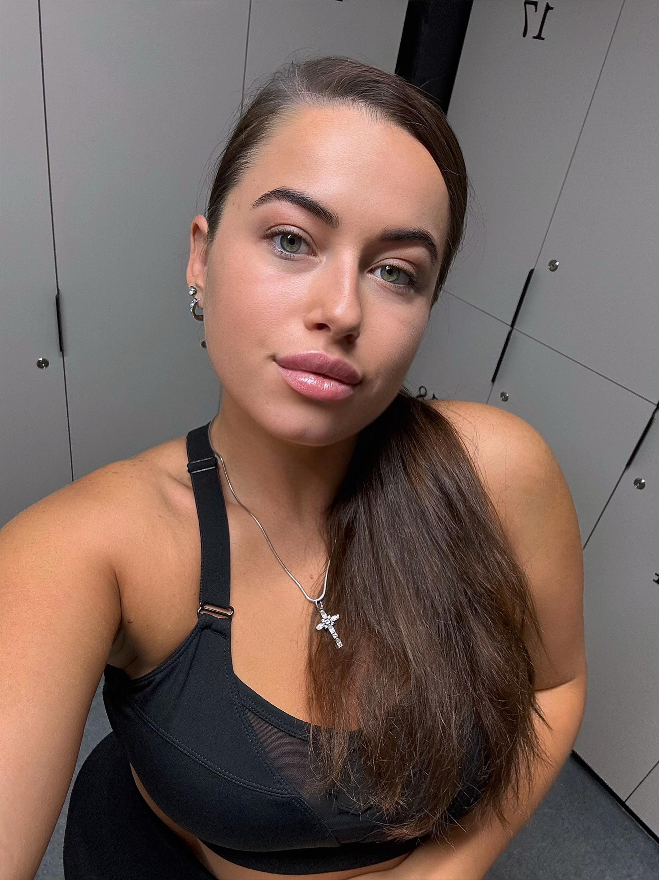 @Аделіна