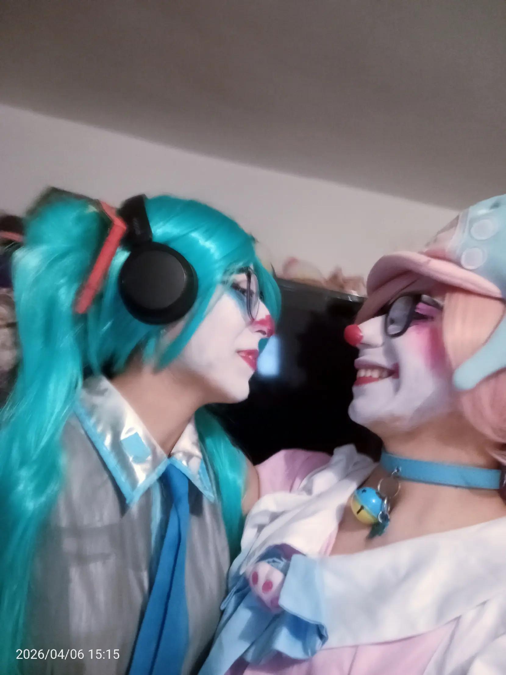 @Dafne the clowngirl