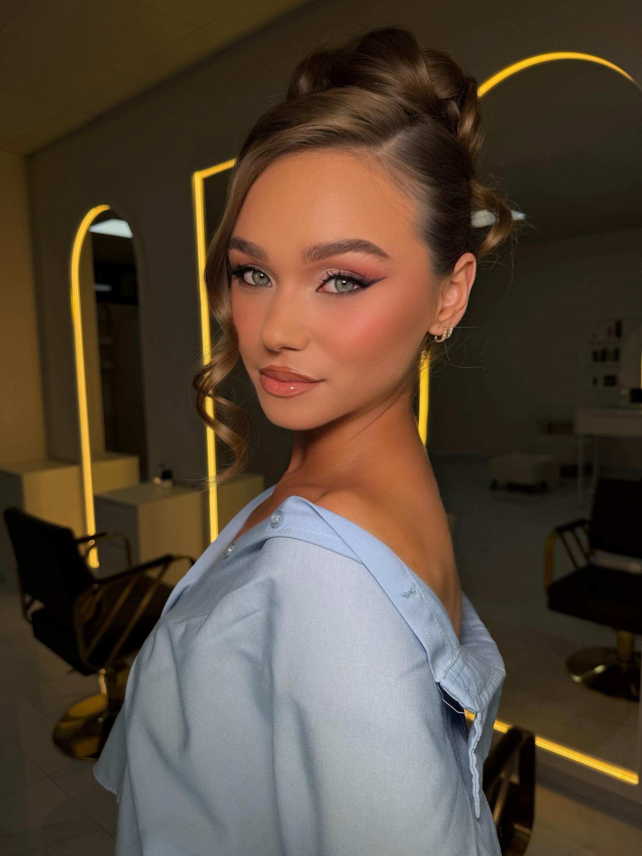@CrenovaBeauty