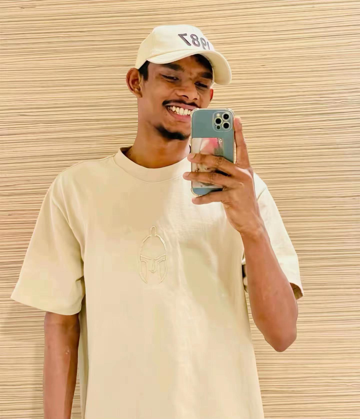 @P O O R N A ๐ฌ