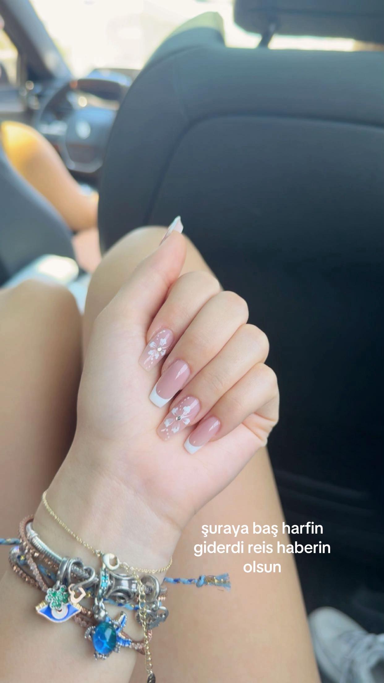 @𝐝𝐚𝐩𝐡𝐧𝐞