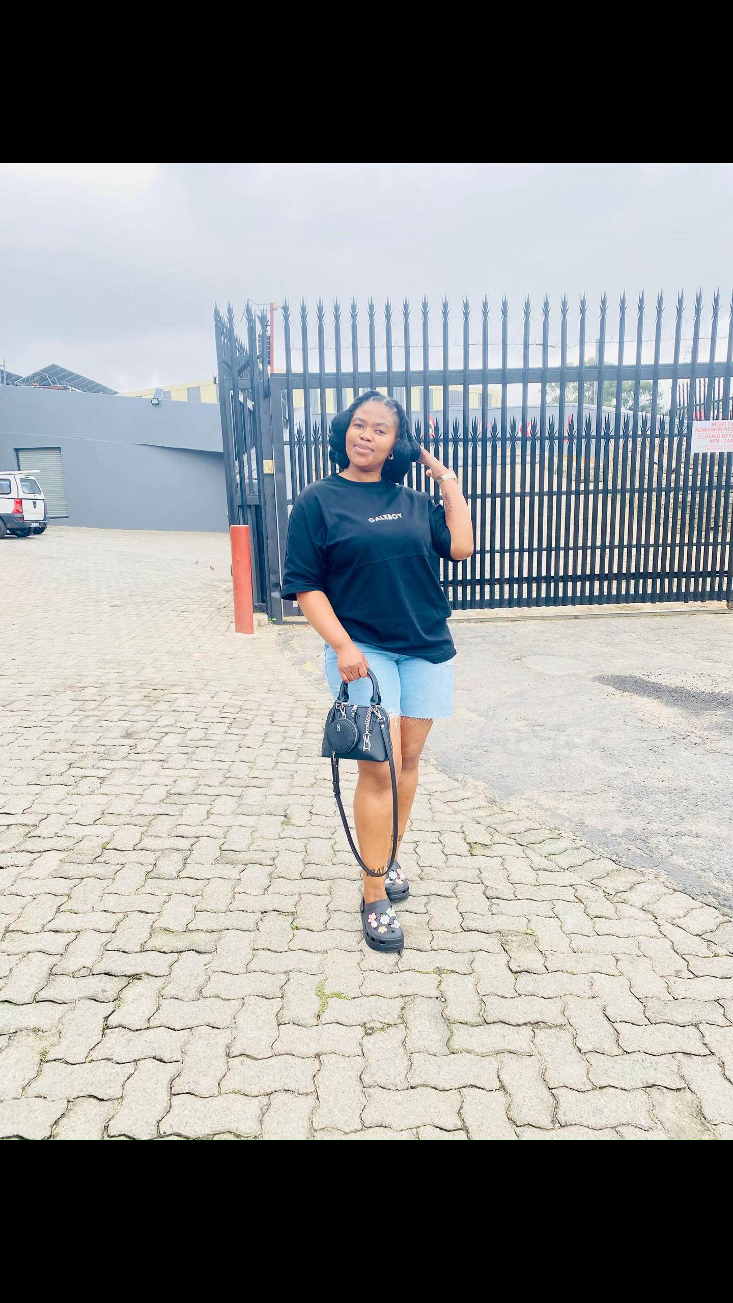 @Kimmy Phongolo🦋