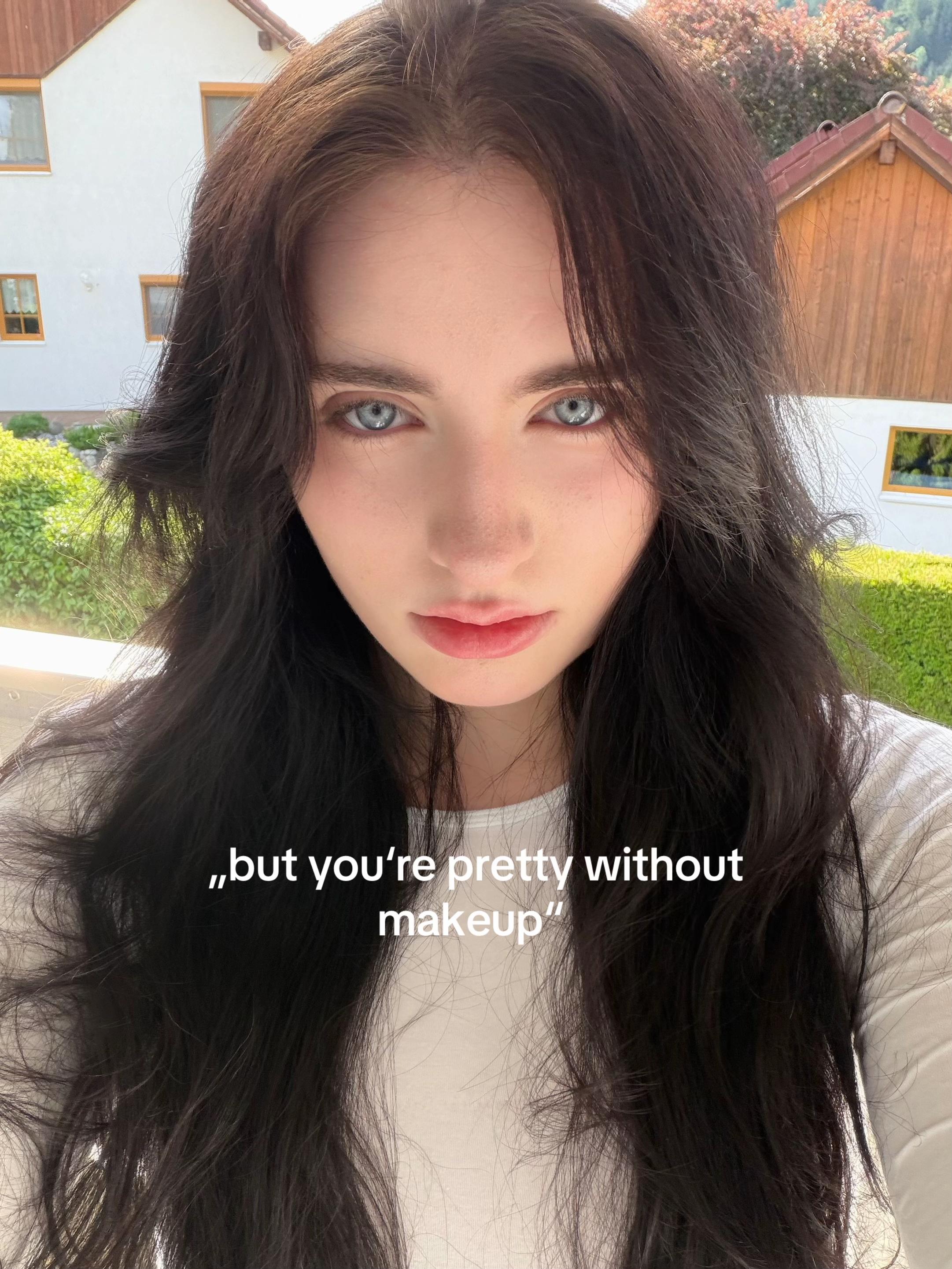 @livingforlola
