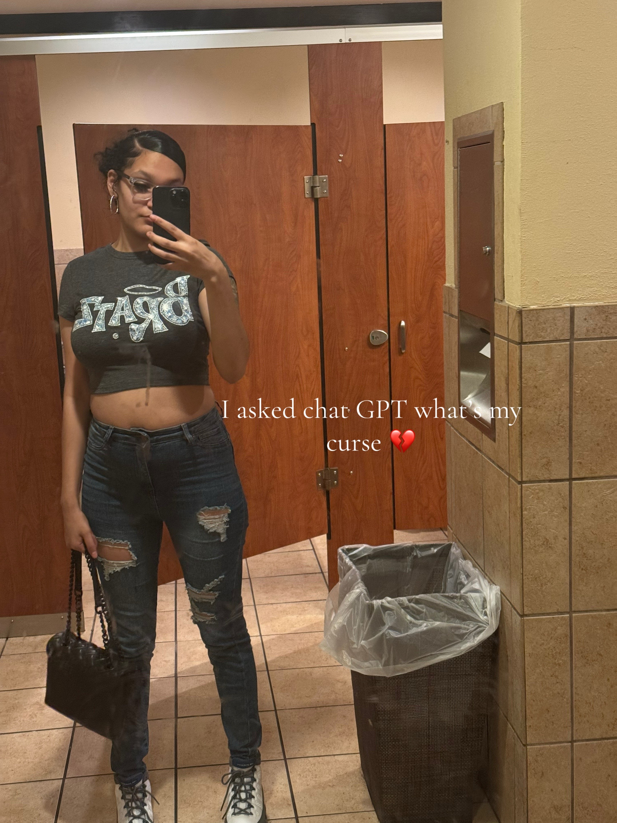 @BIG DES 🦋🖤