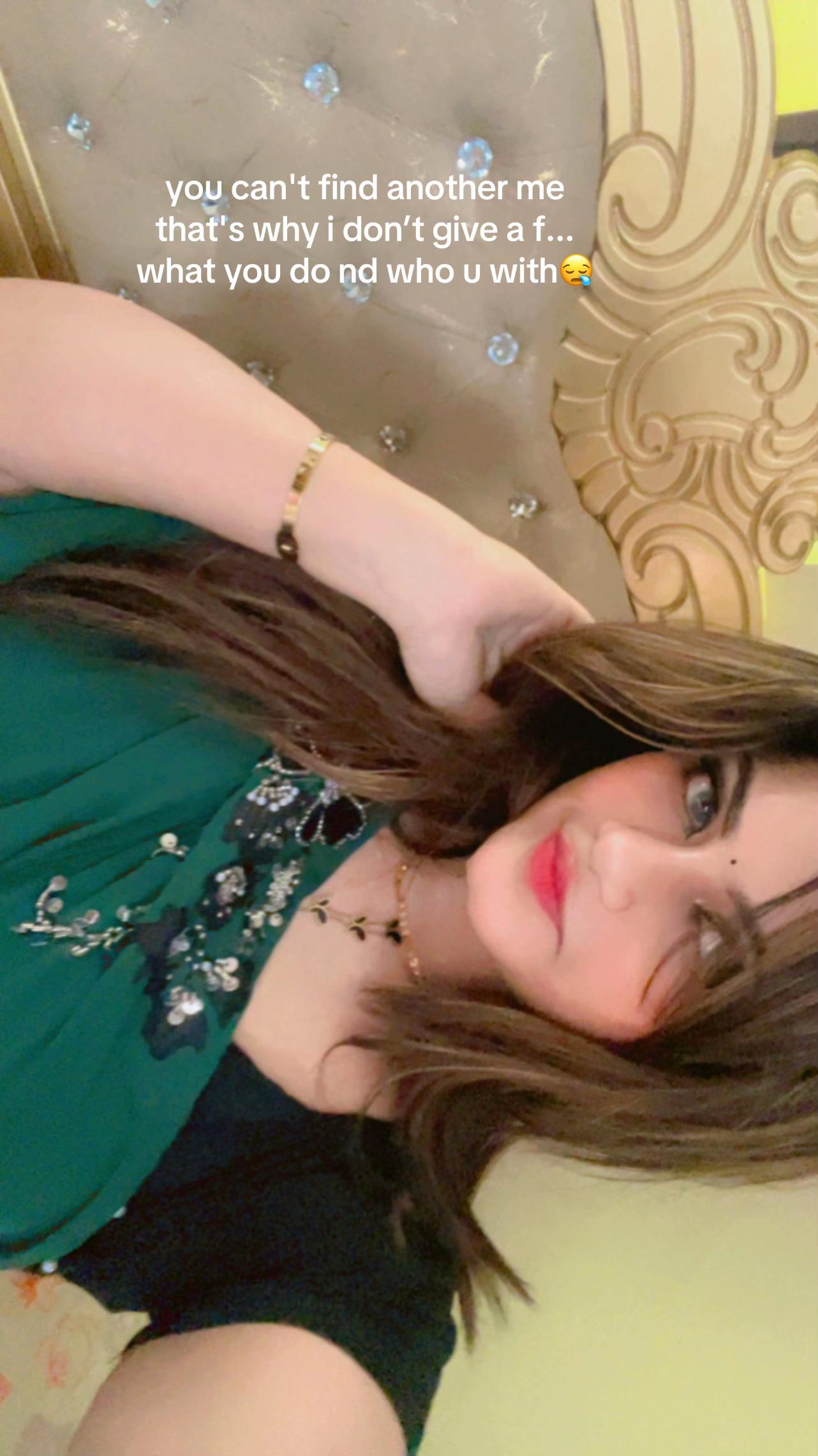 @👸Simran🧏♀️