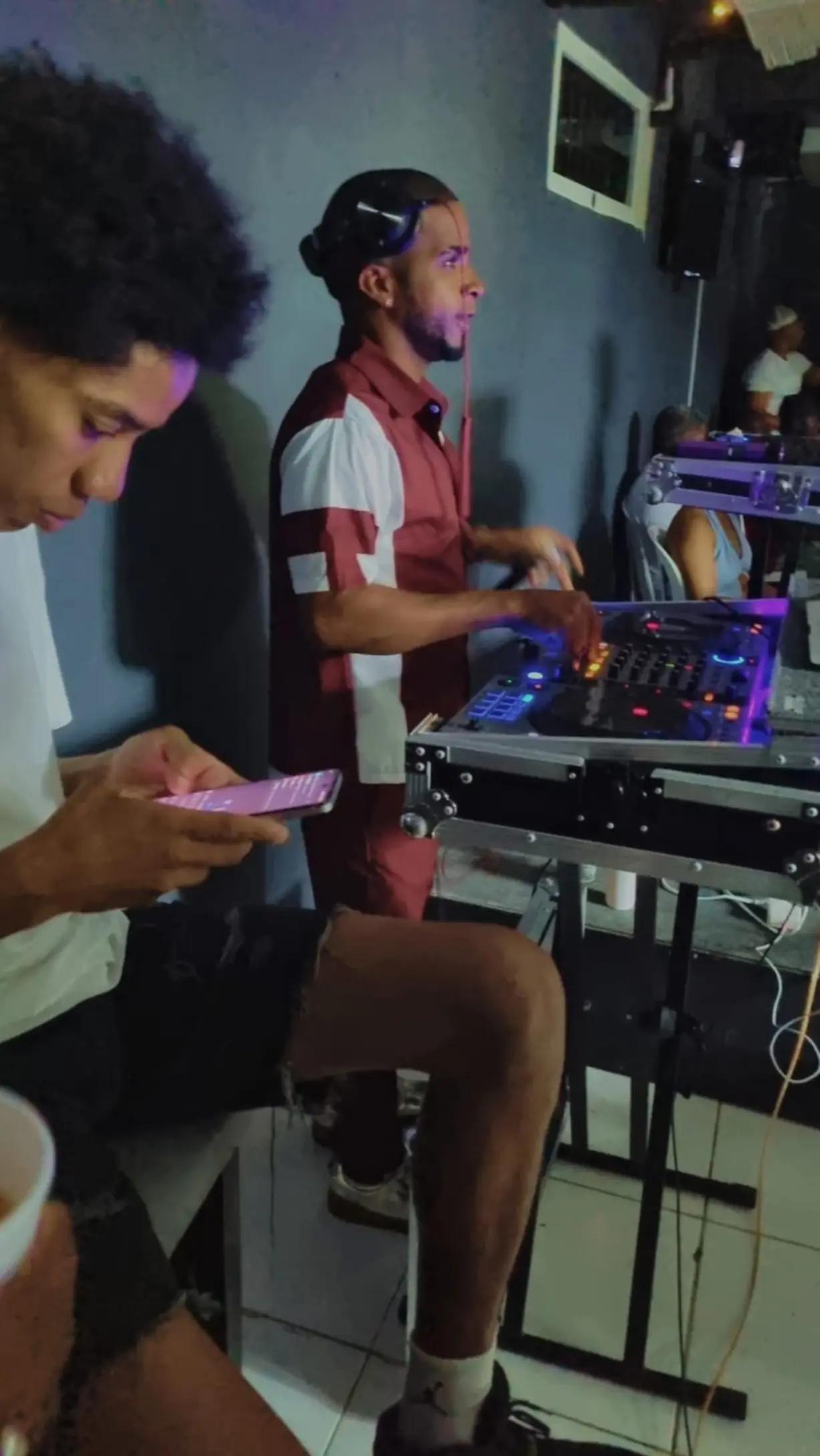 @dj deivi