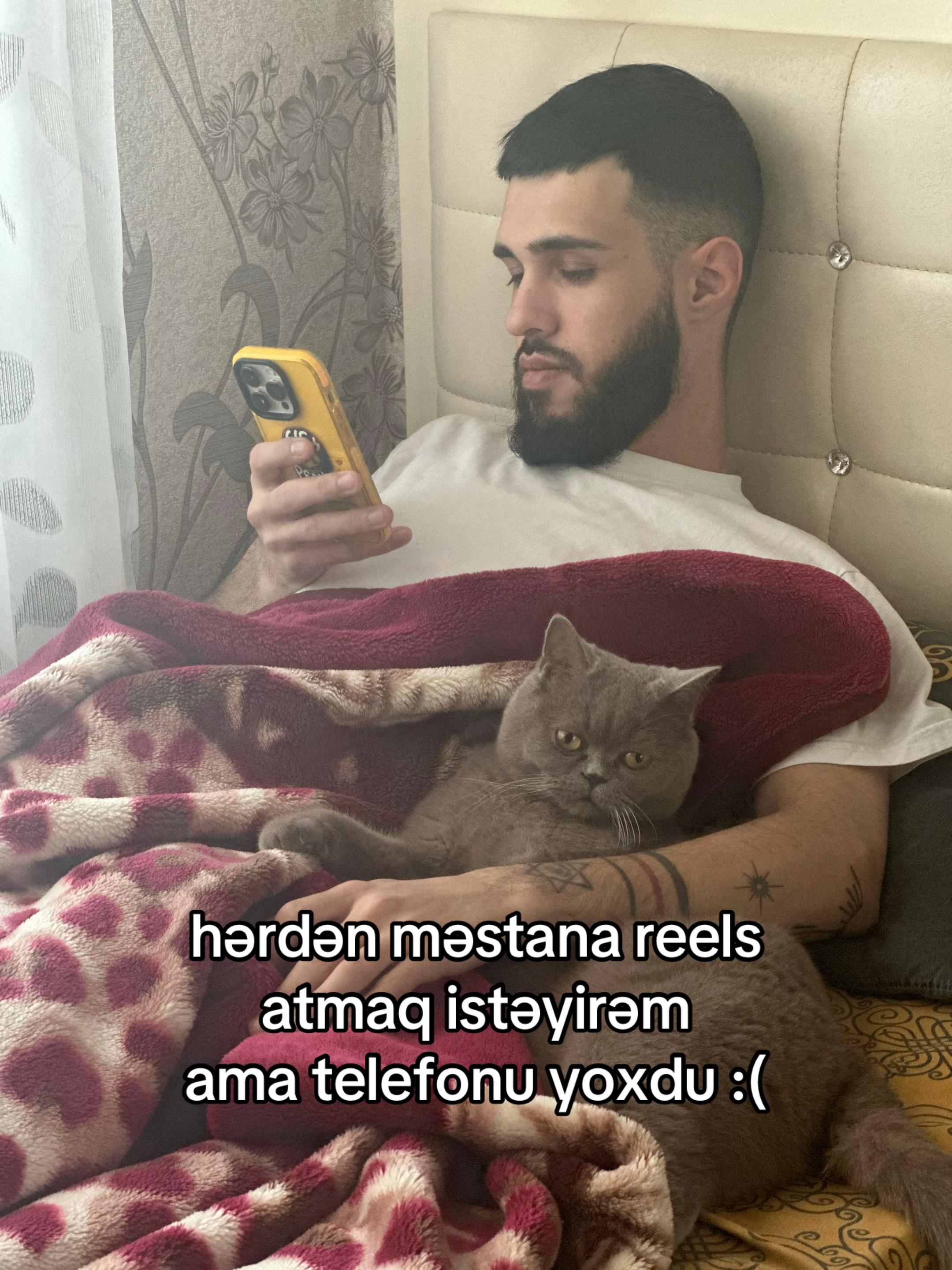 @E J