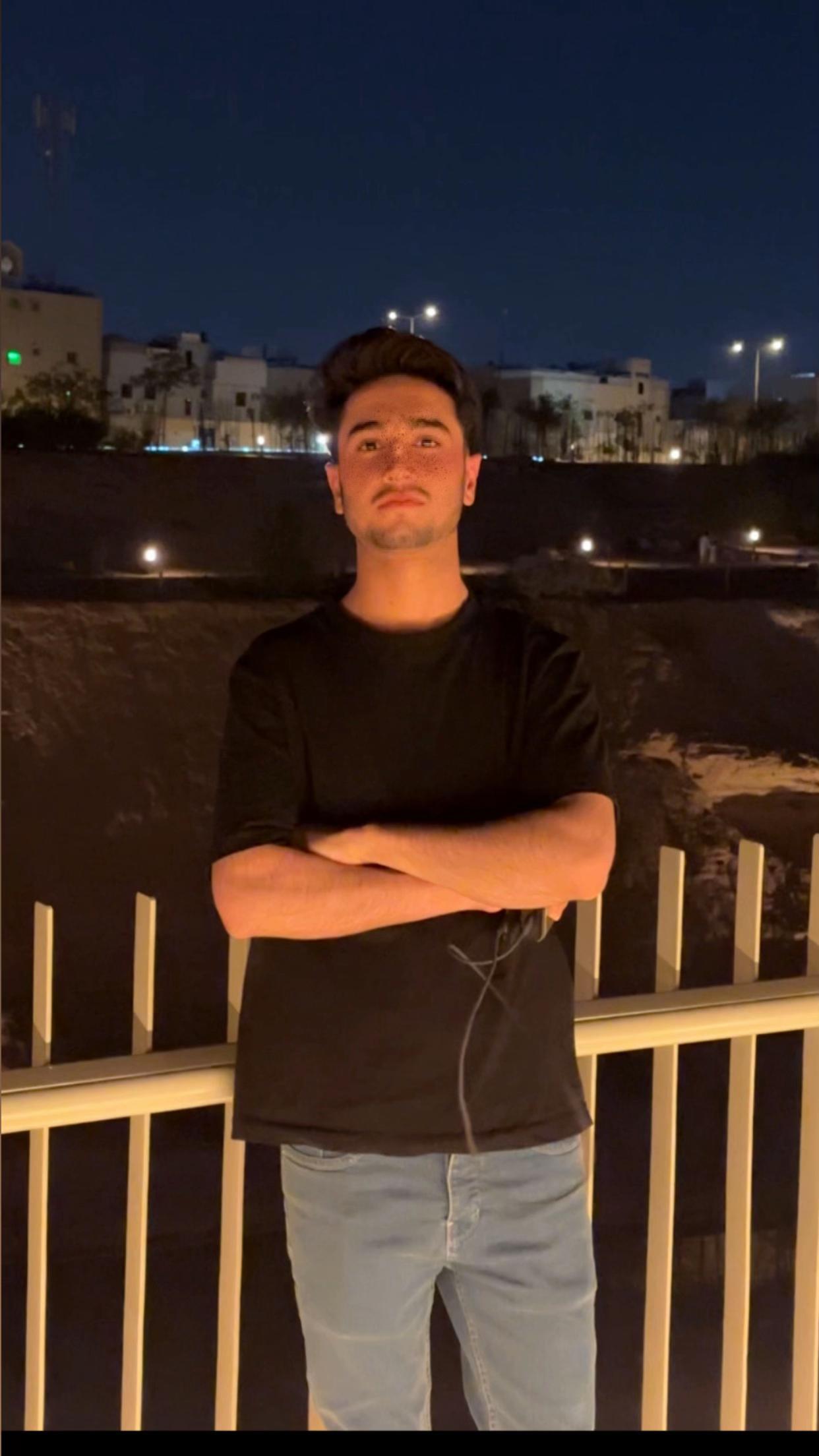 @𝗔𝗞♛.