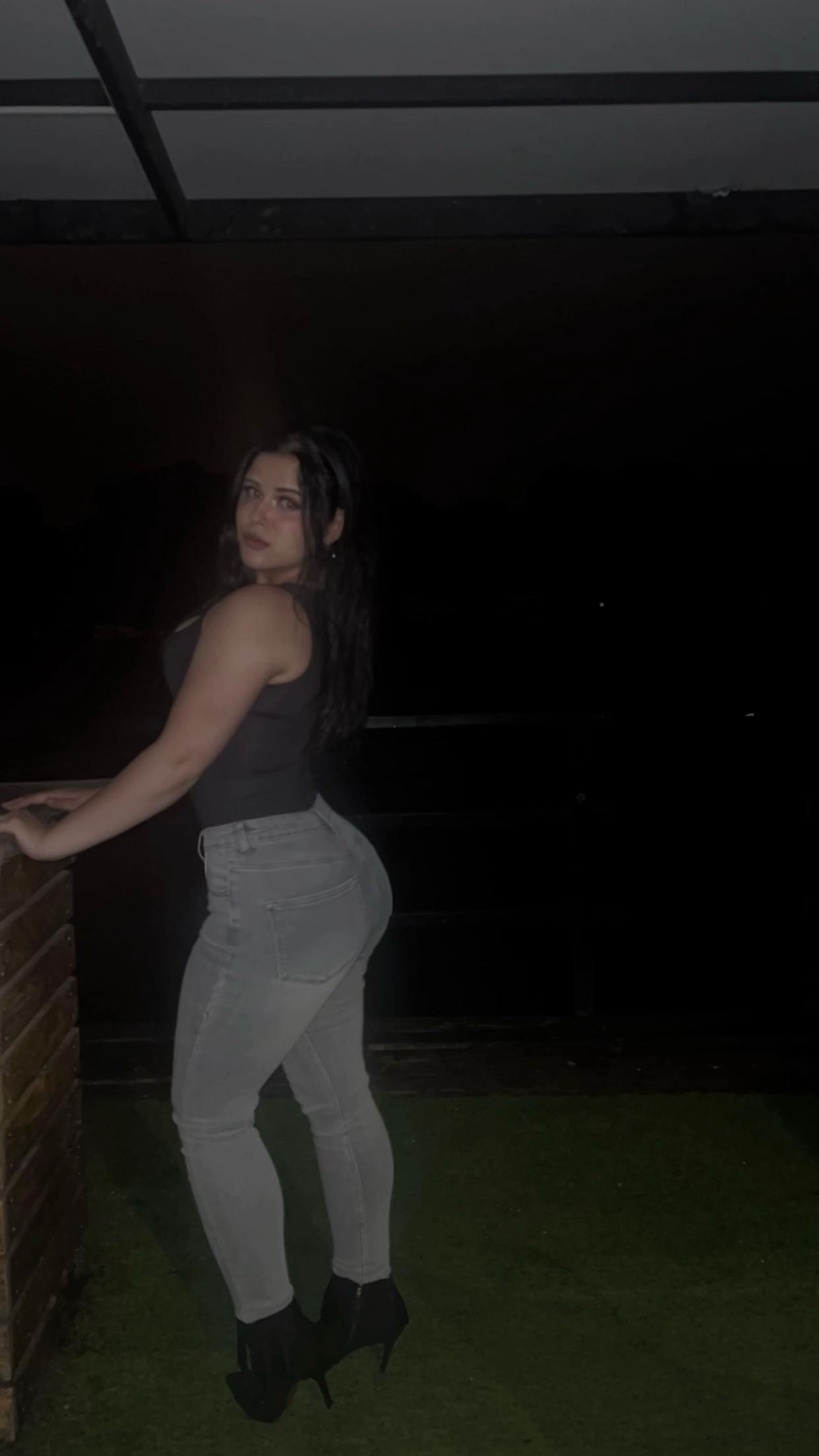 @neeveenica