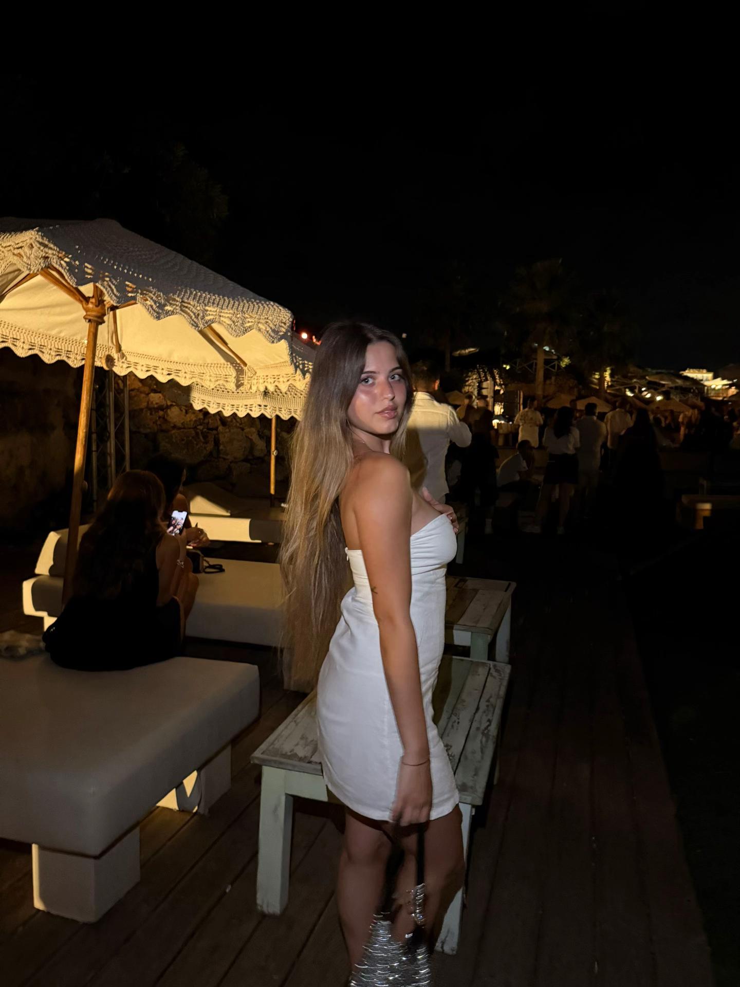 @Laura🪽