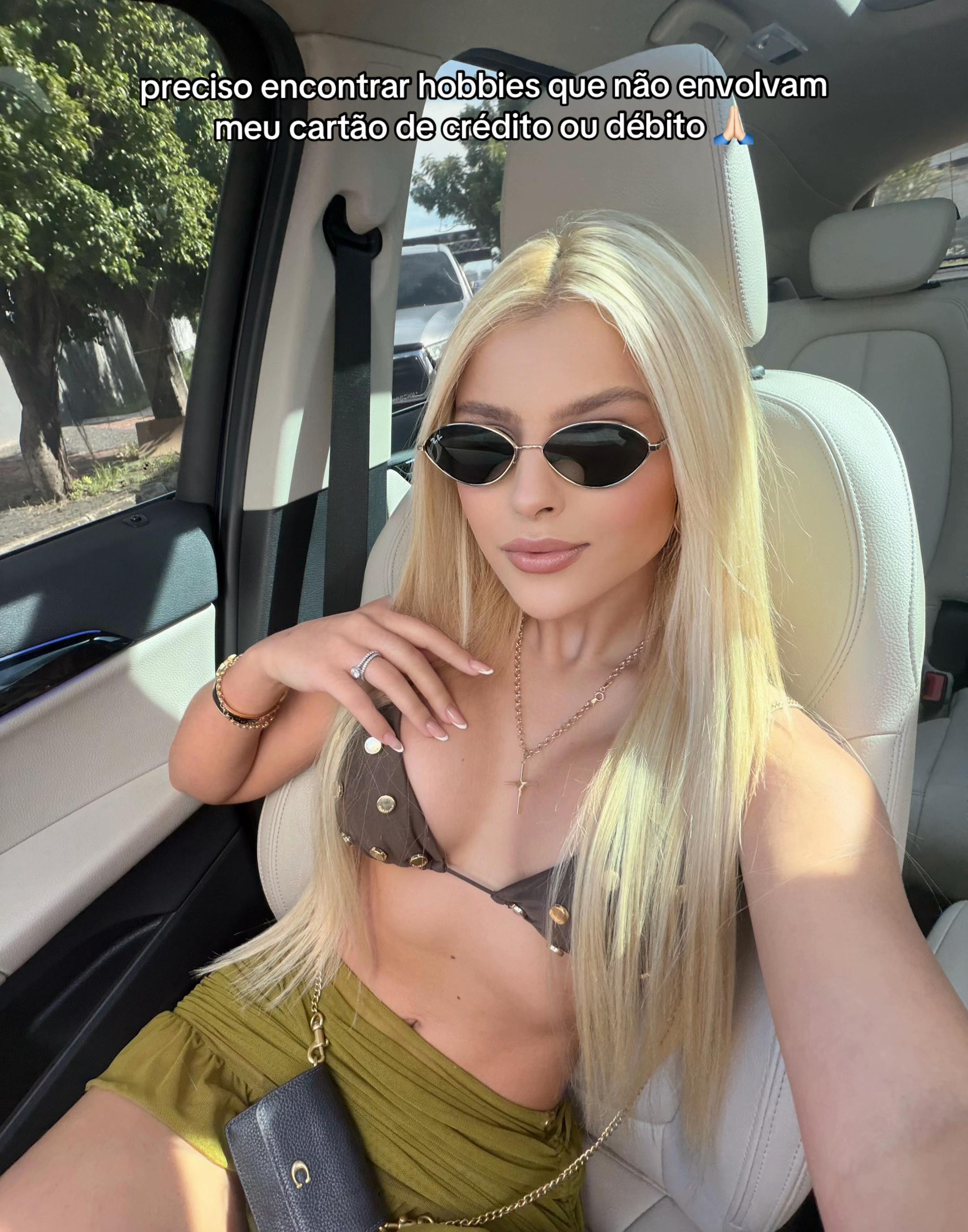 @annaluizaaa