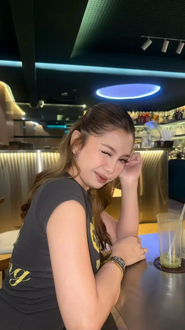 @𝒴 .