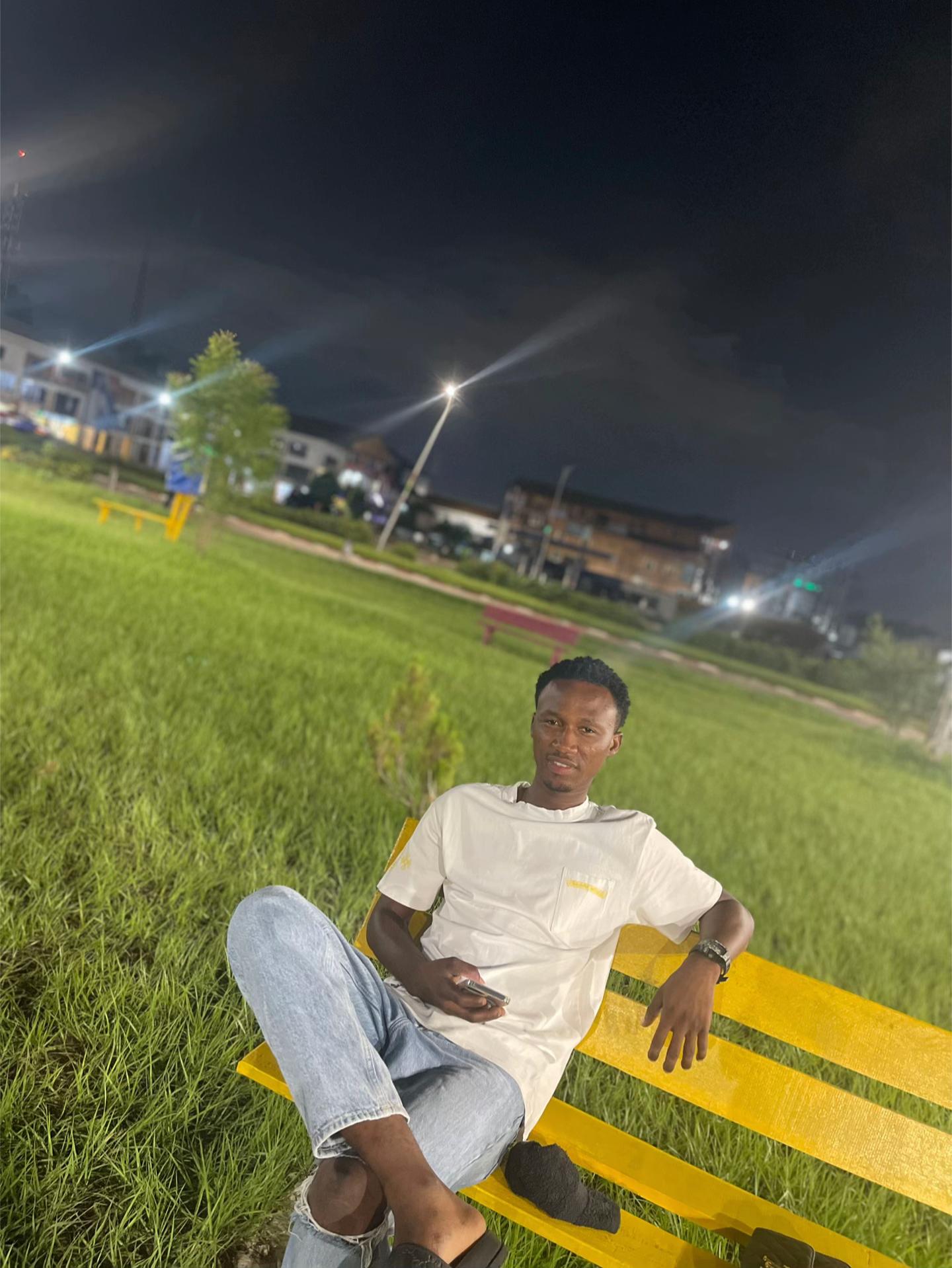@BIGGEST HOEZADE 🕊️🫶🏿