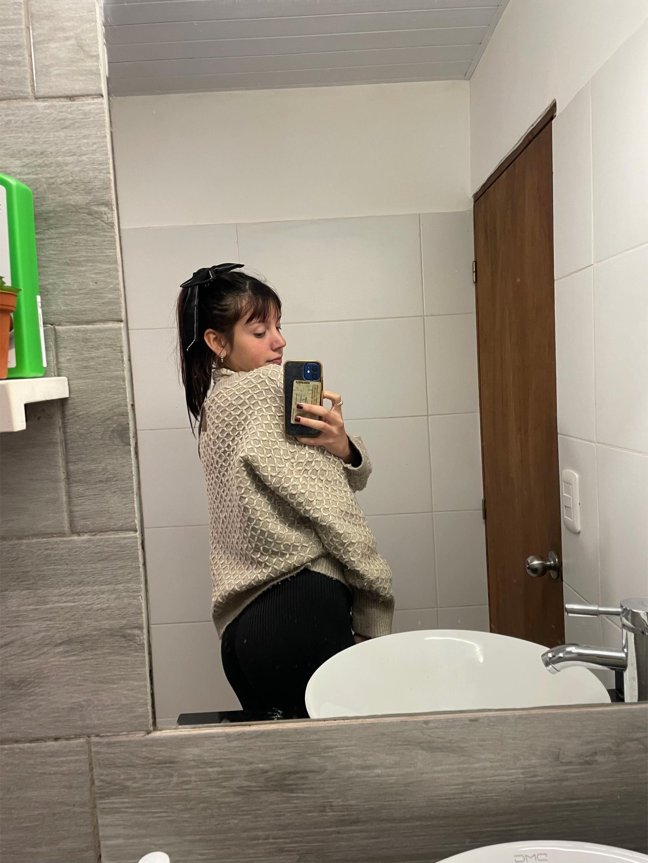 @Ariii_07