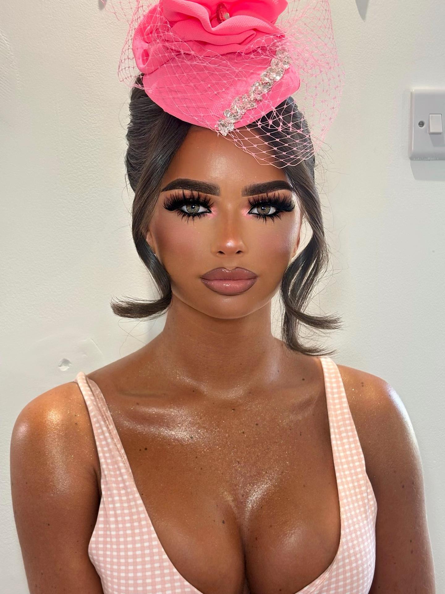 @MAKEUPBYSHOLAA