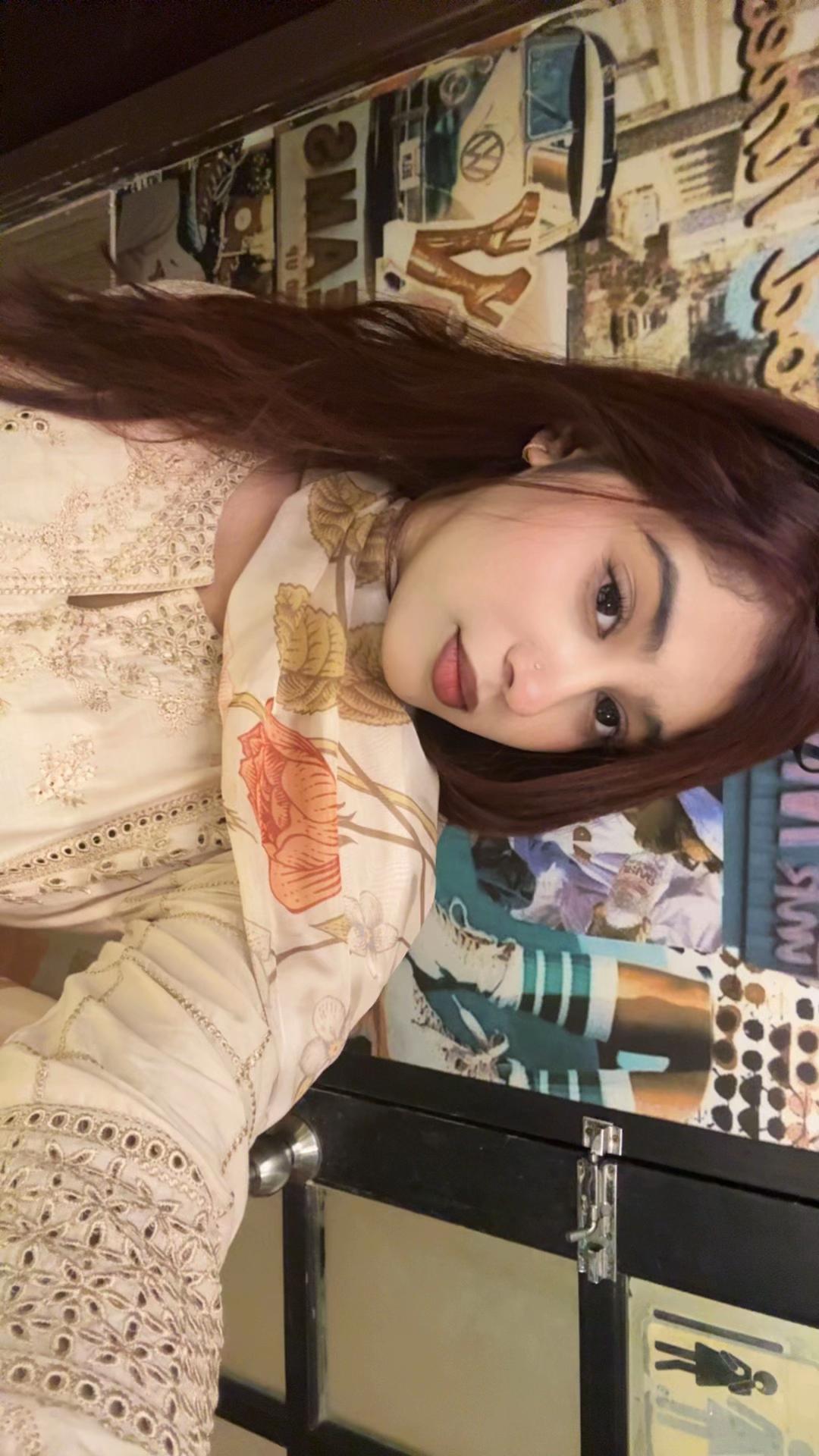 @Adhora🕊️