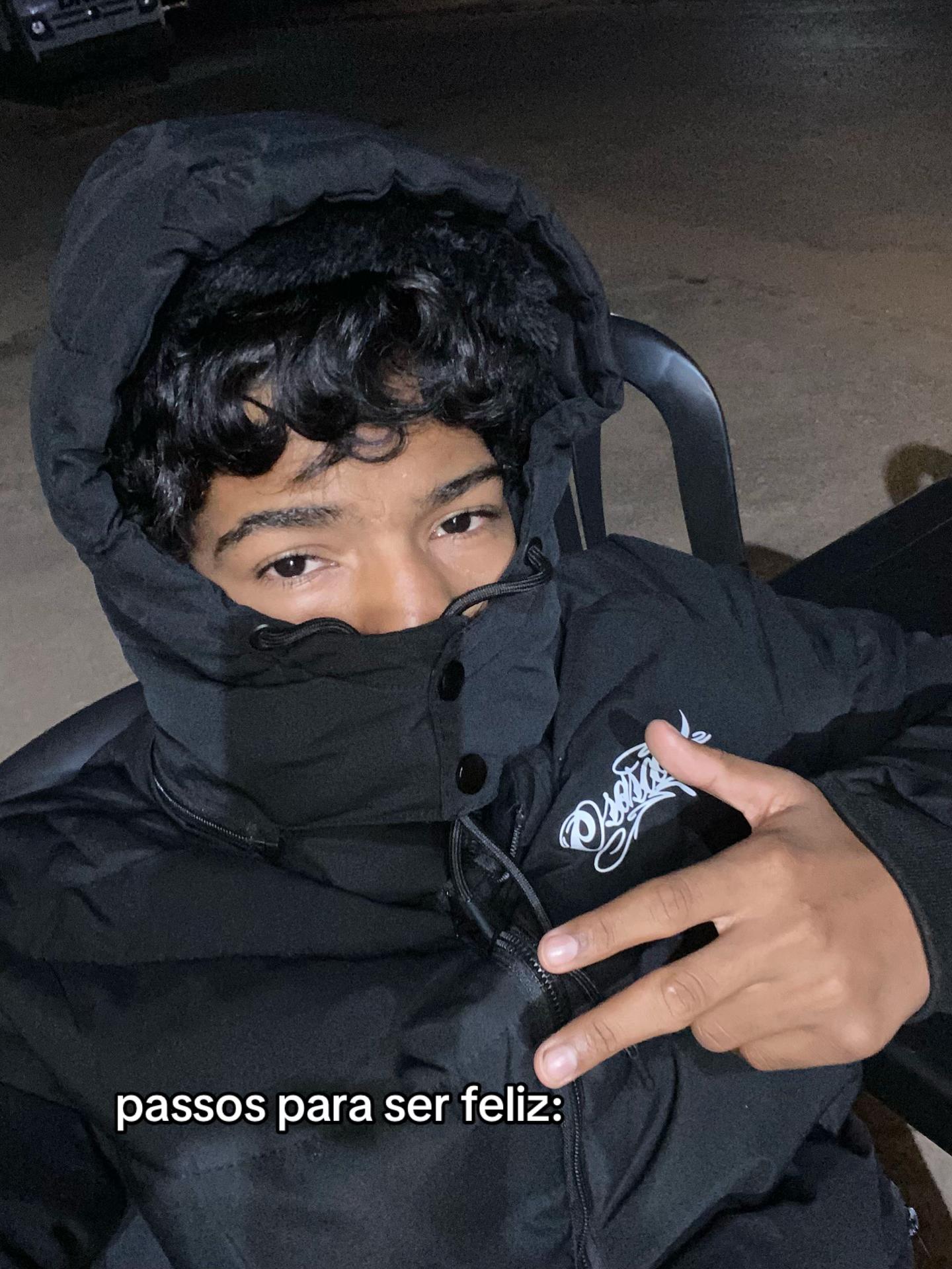 @SANDRO 🥀