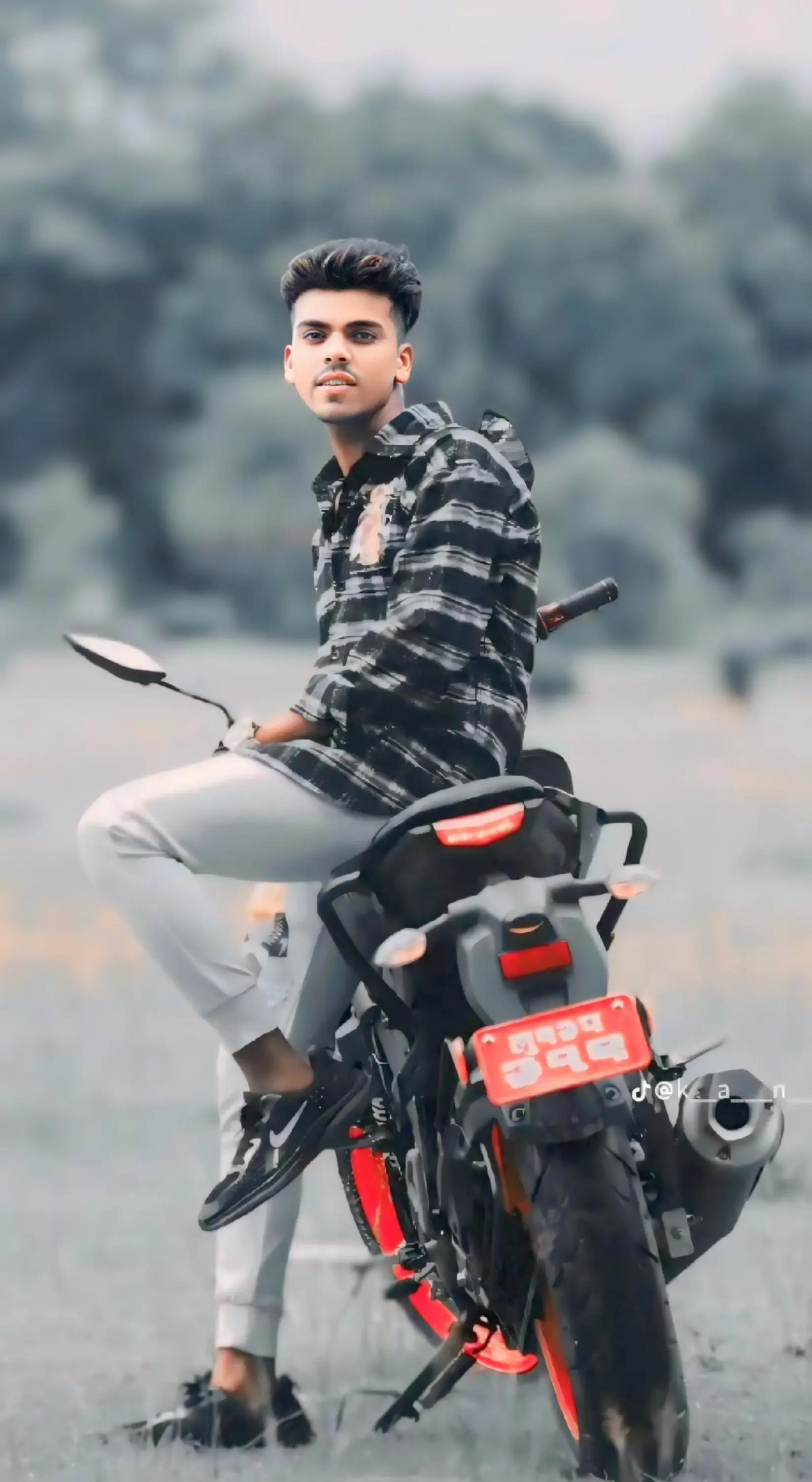 @ROYAL&mdash;YADAV