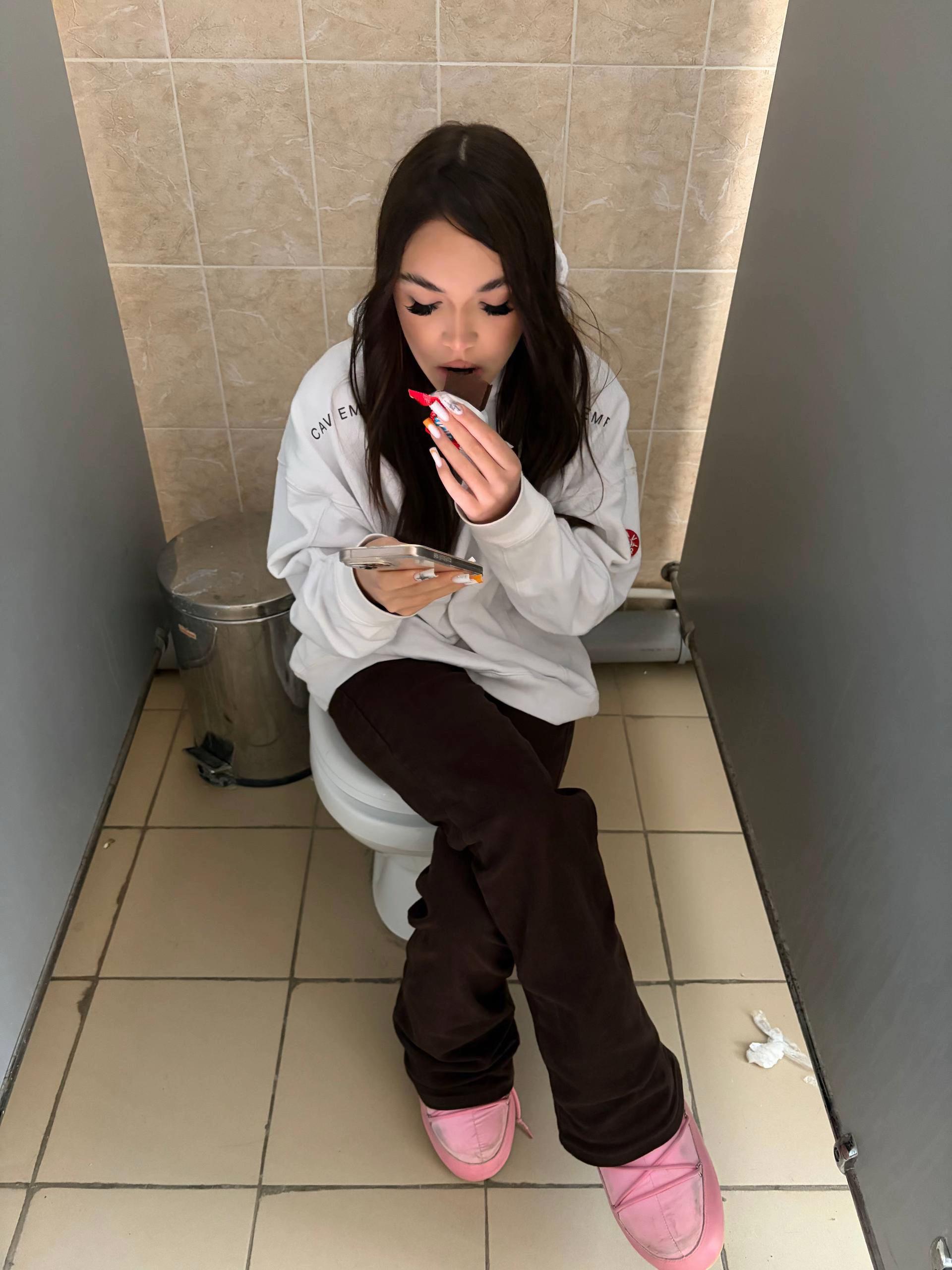 @Ikona