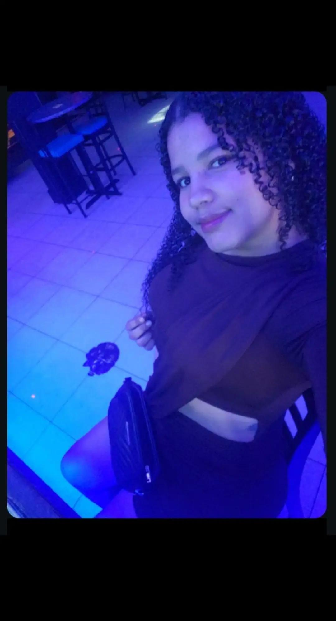 @roxy Hernández