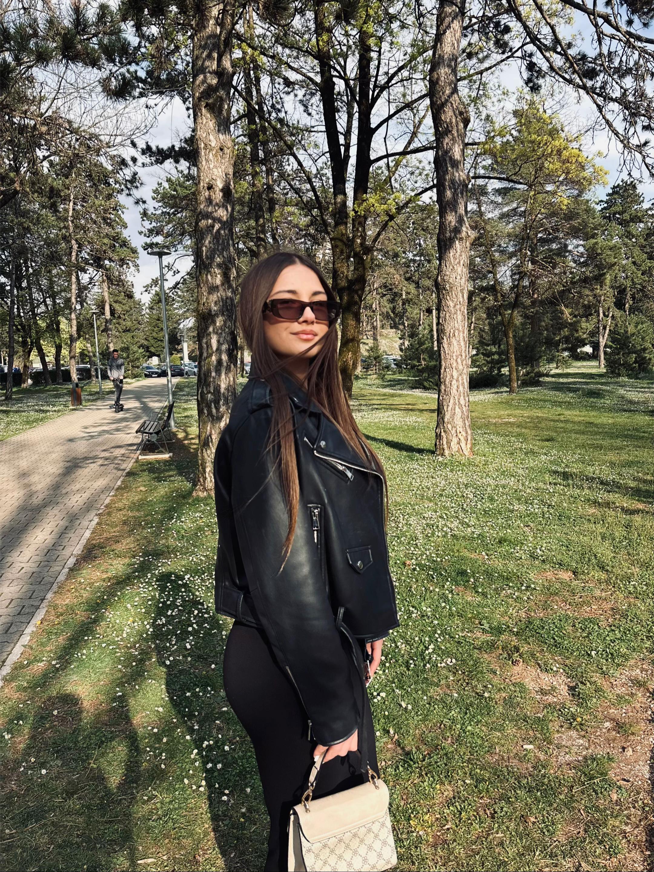 @isidora