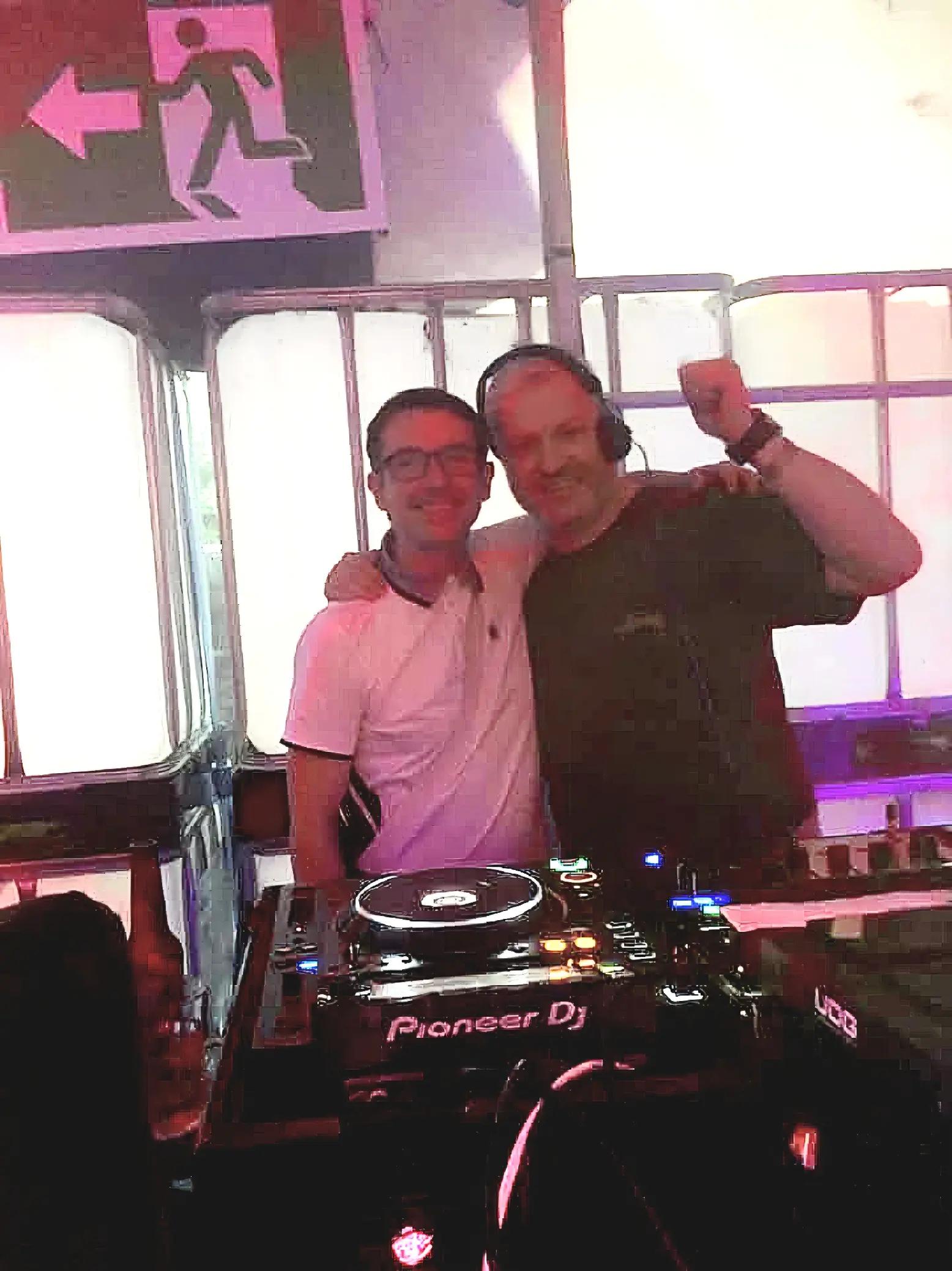 @Billy Morris DJ