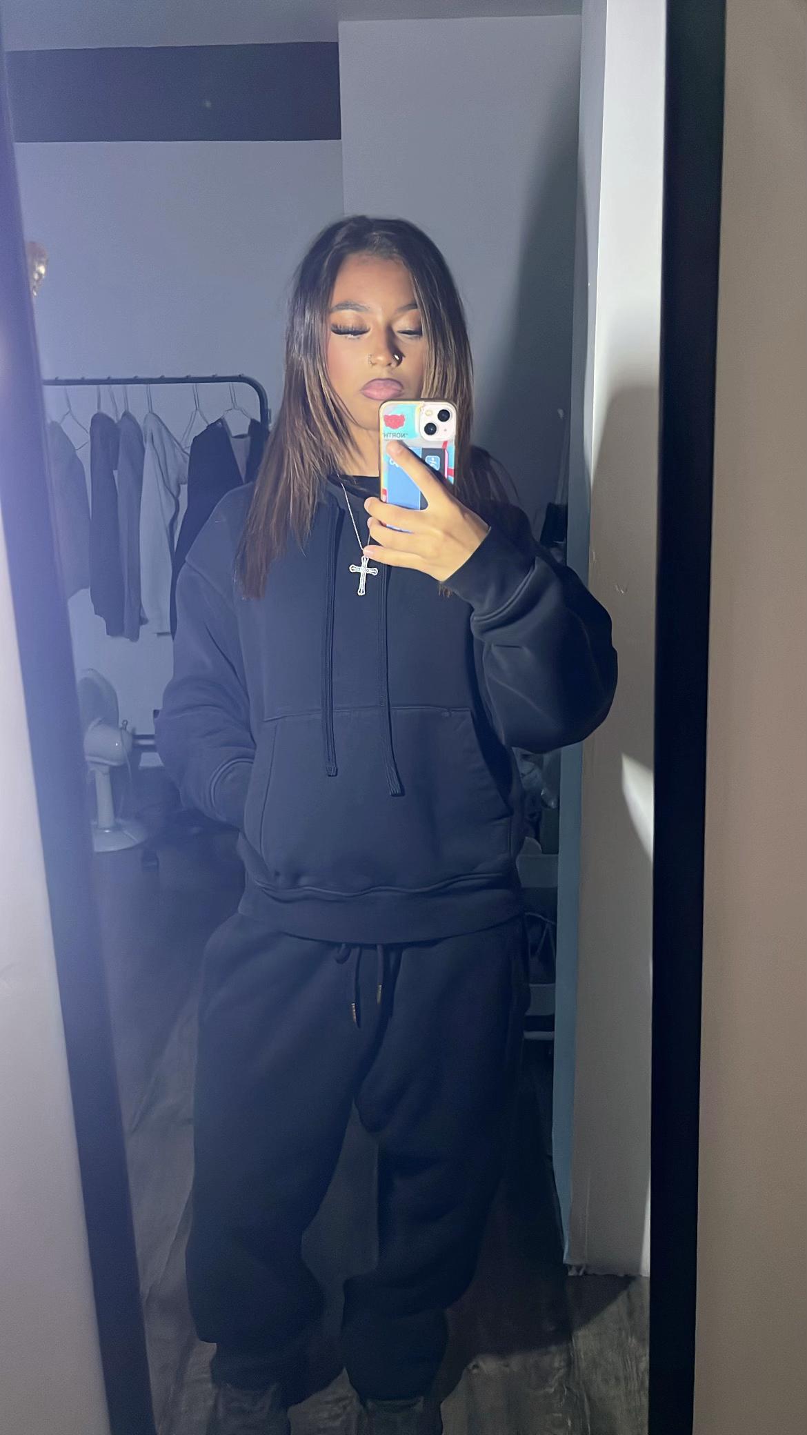 @alovemelly 🍒