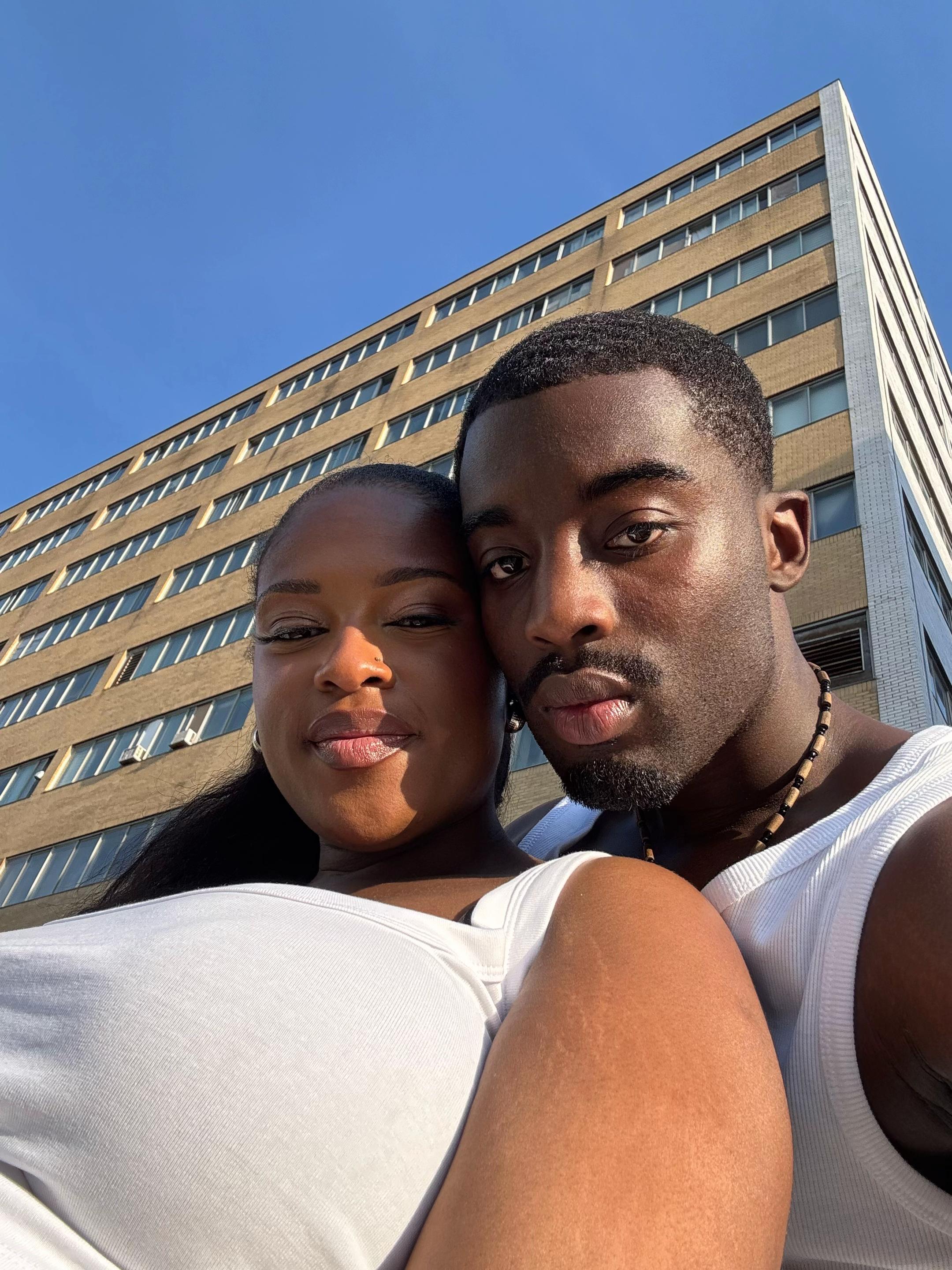 @🧑🏿🦱👧🏾