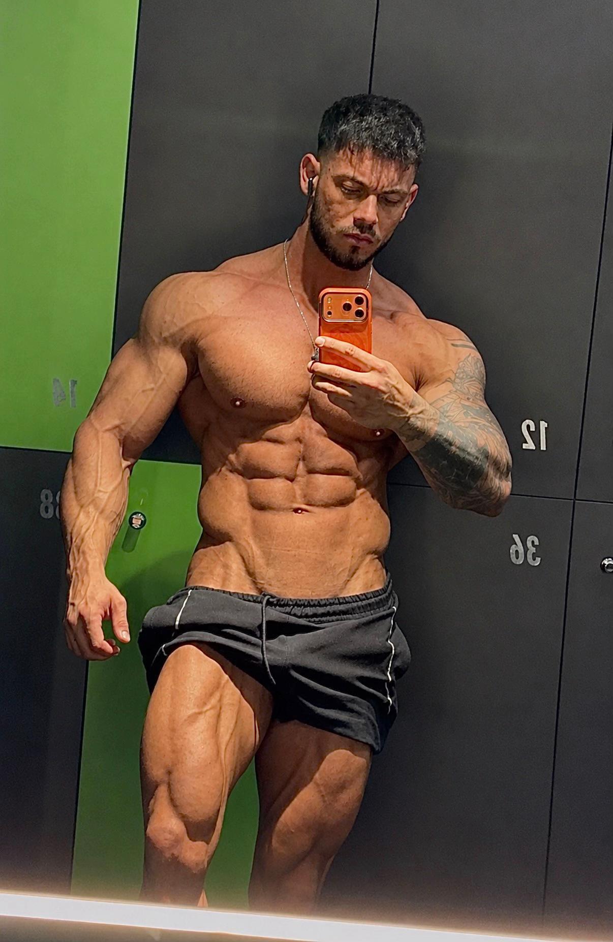 @Georgearvat_