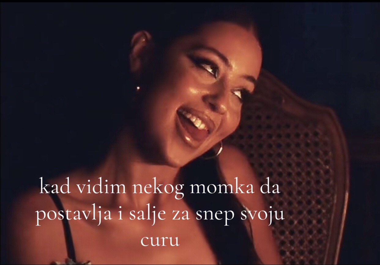 @𝐄